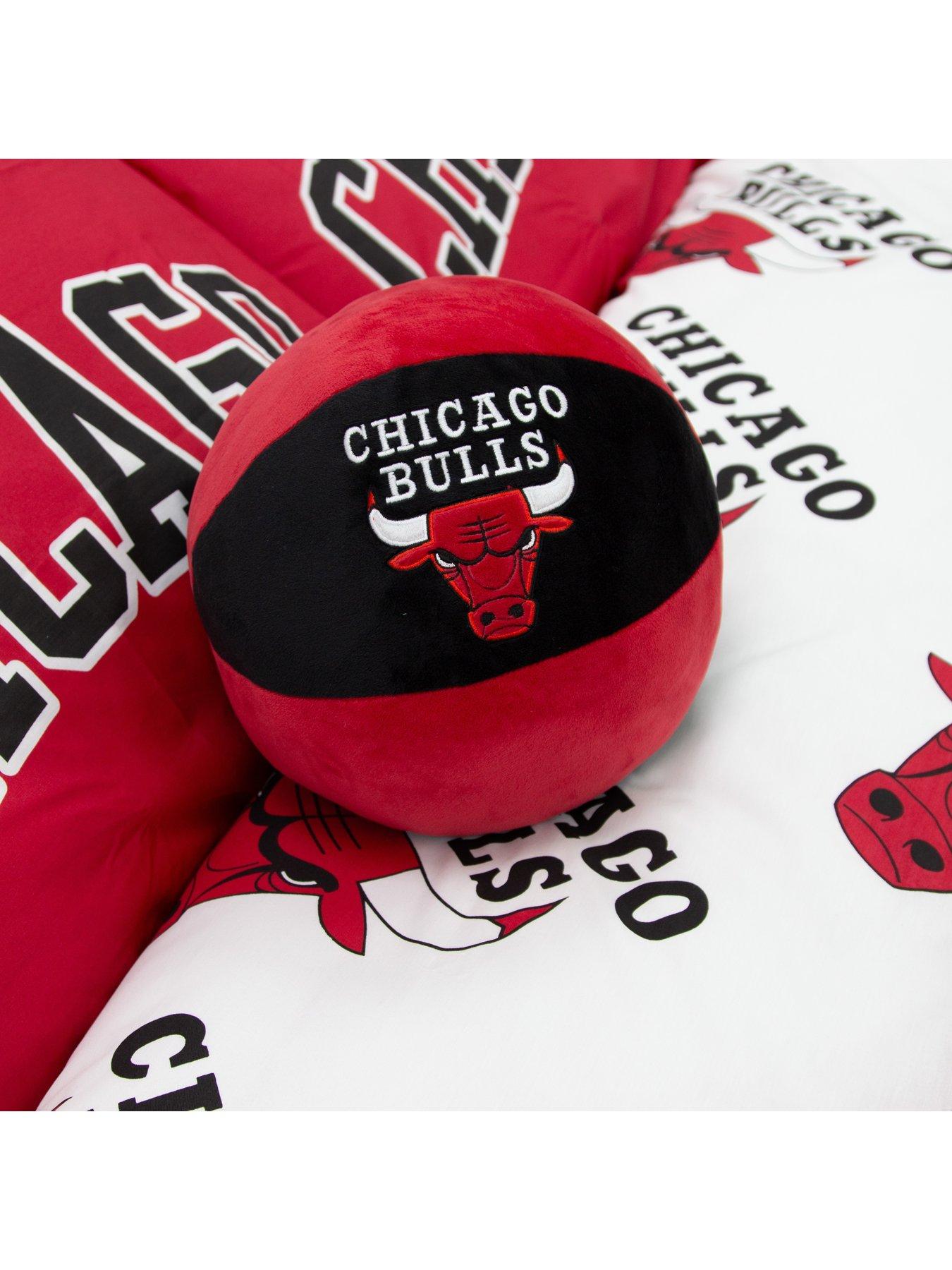 nba-nba-chicago-bulls-basketball-shaped-cushion-multioutfit