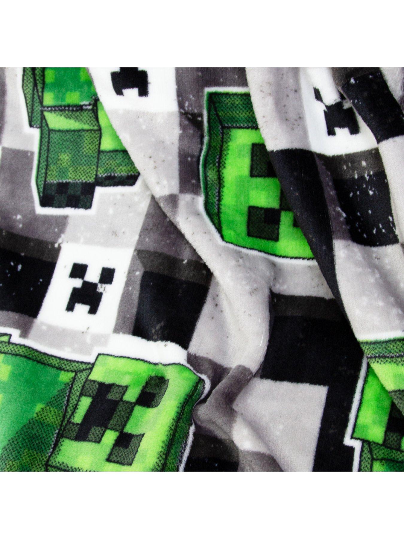 minecraft-scribble-fleece-blanket-multioutfit