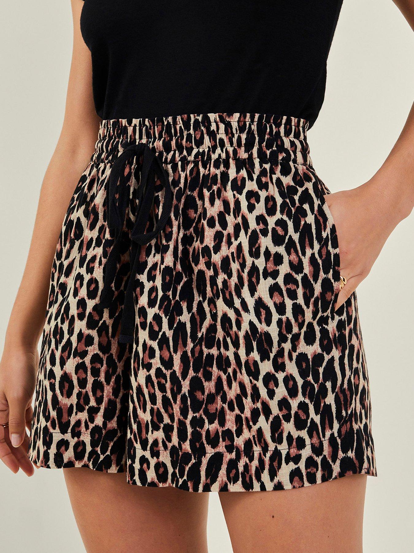 accessorize-leopard-print-shortsoutfit