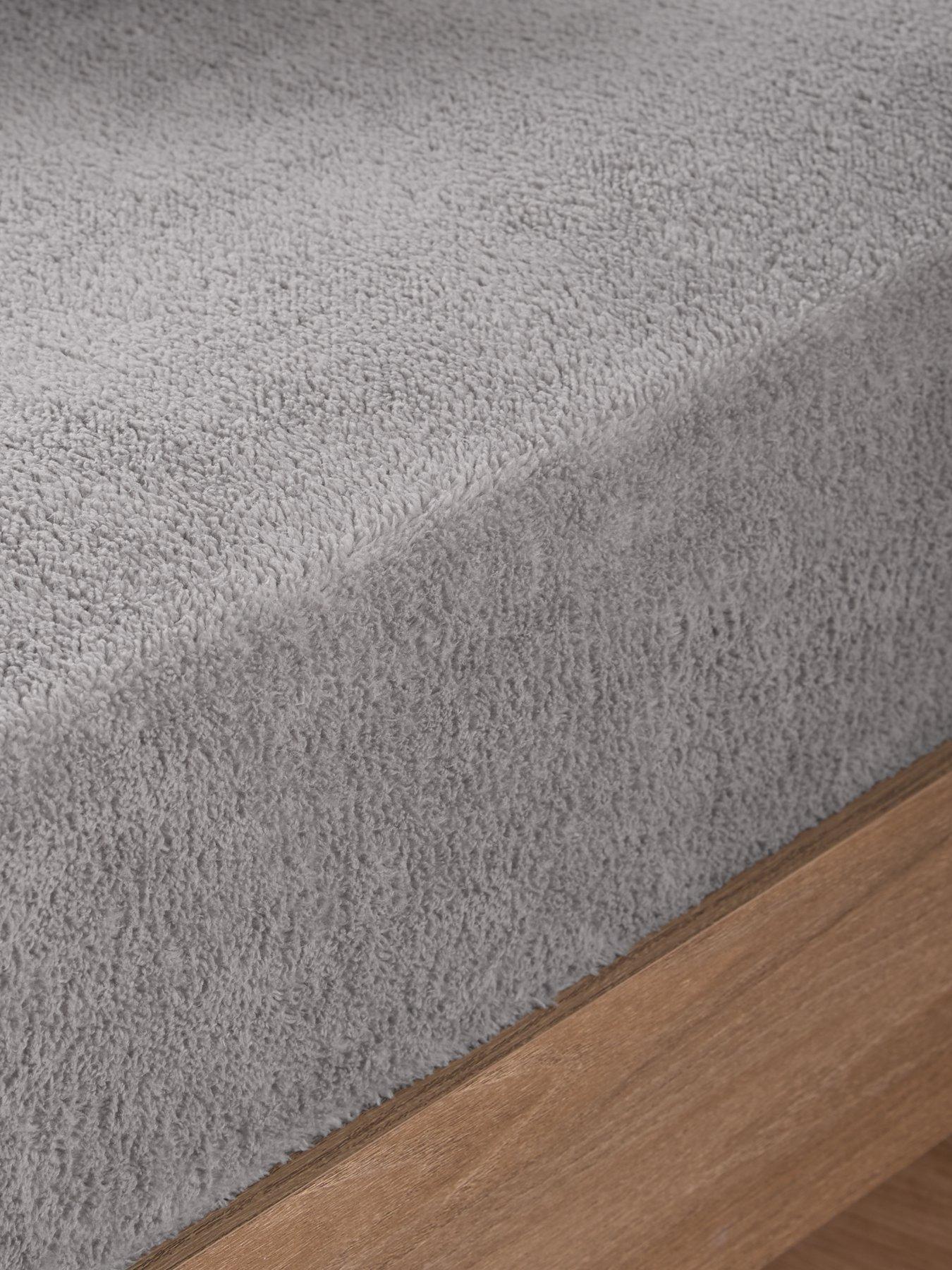 the-very-collection-teddy-fleece-fitted-sheet-in-greyback
