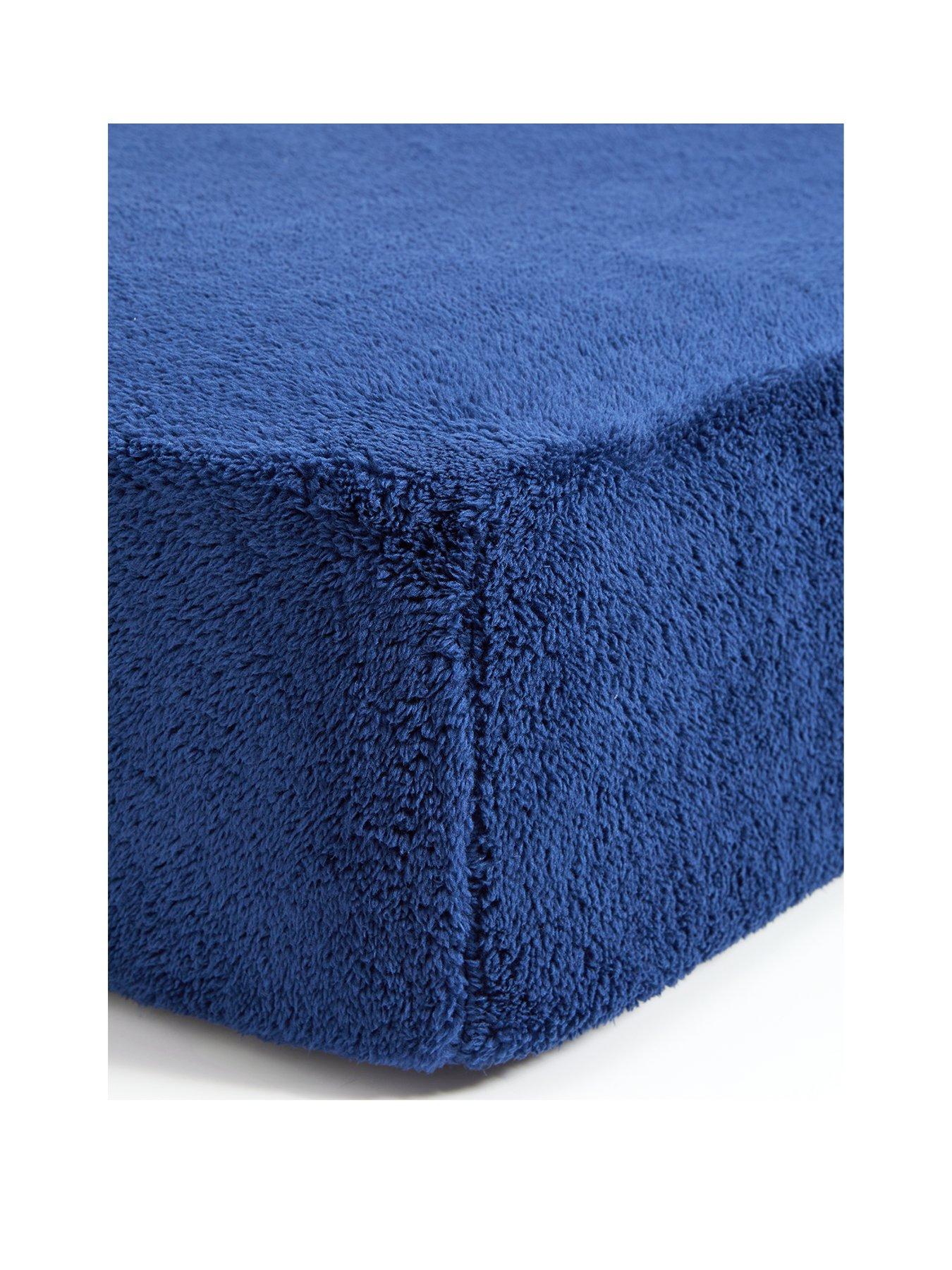 everyday-teddy-fleece-fitted-sheet-in-navystillFront