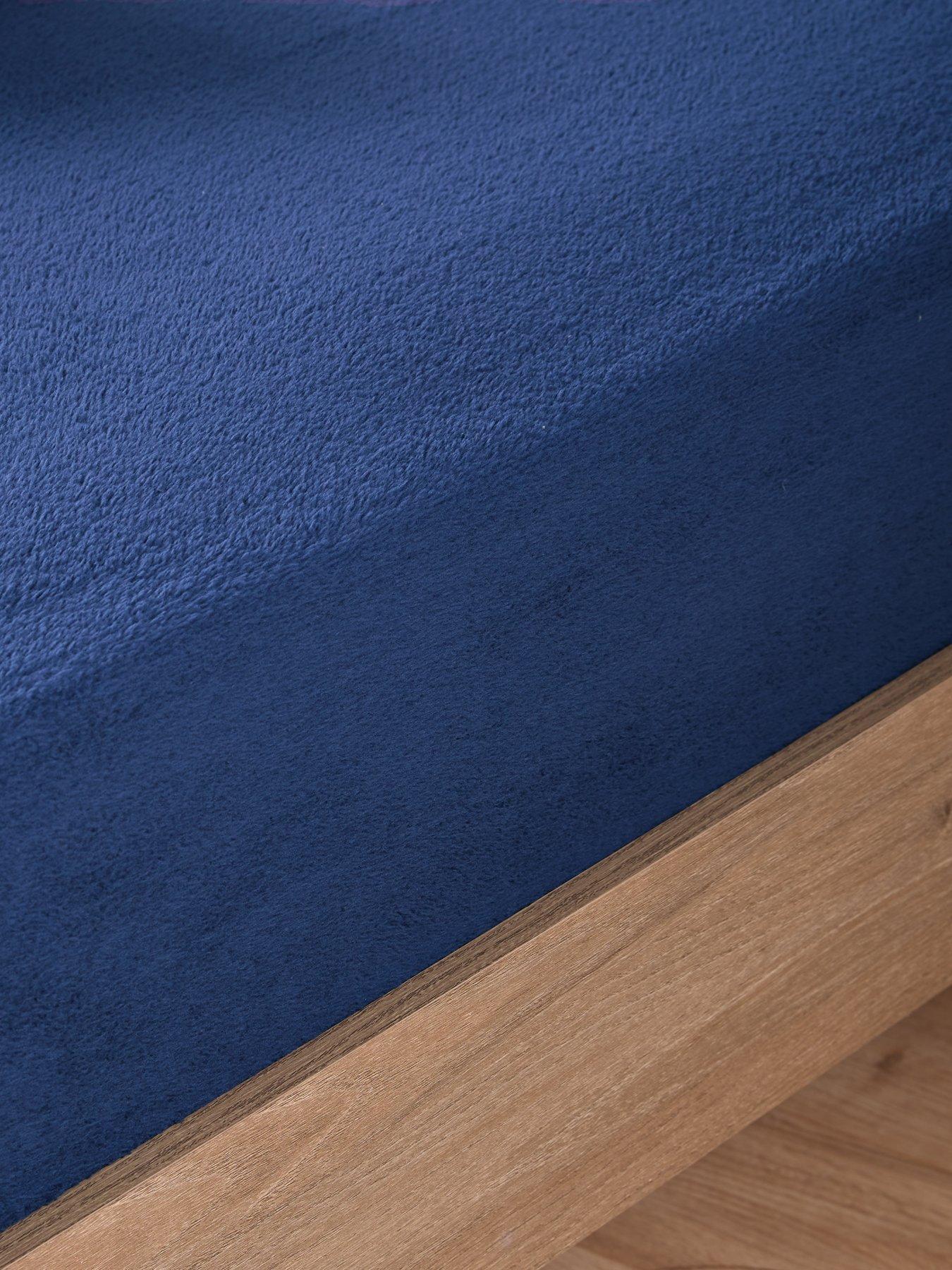 the-very-collection-teddy-fleece-fitted-sheet-in-navyback