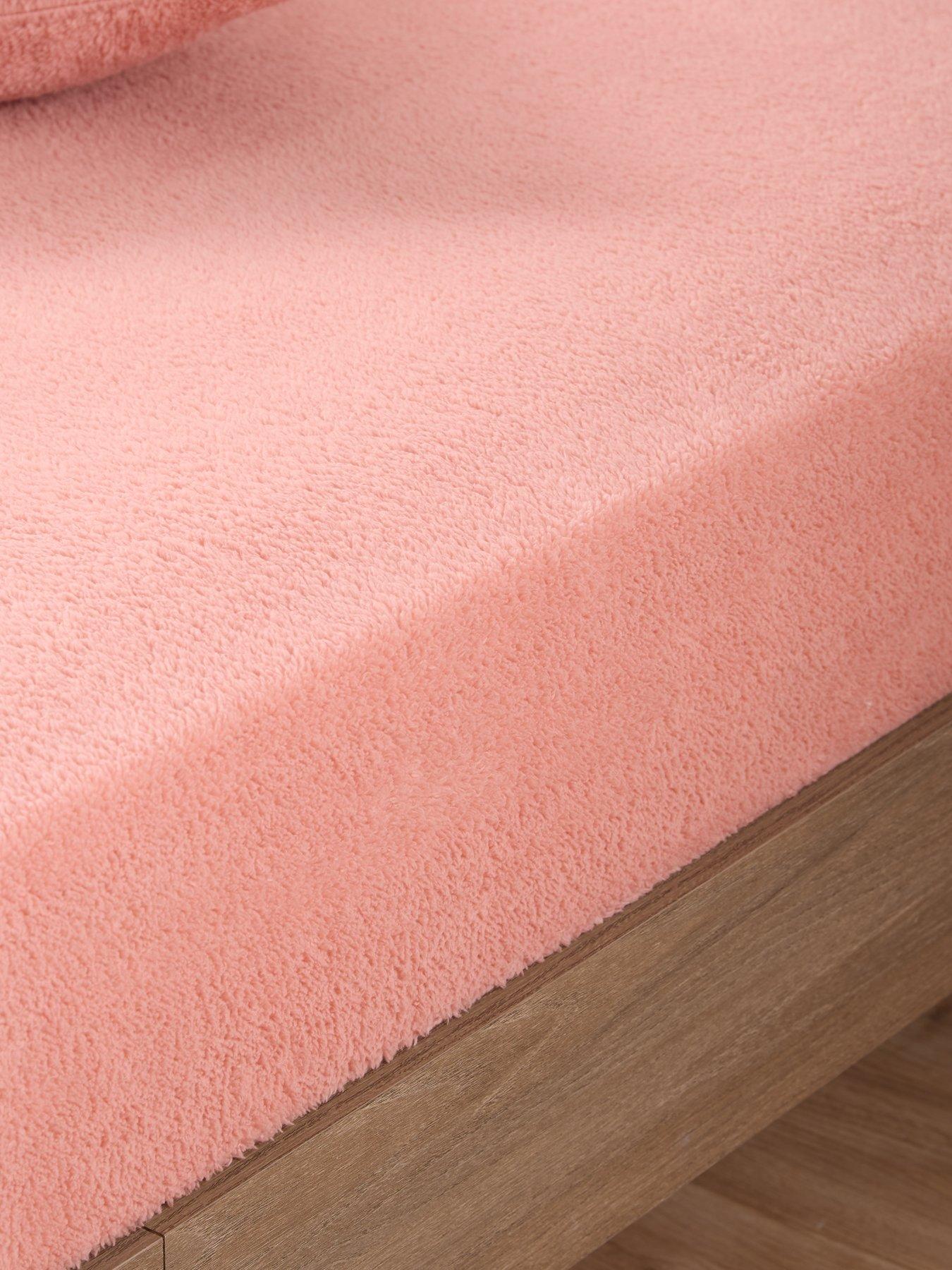 everyday-teddy-fleece-fitted-sheet-in-pinkback