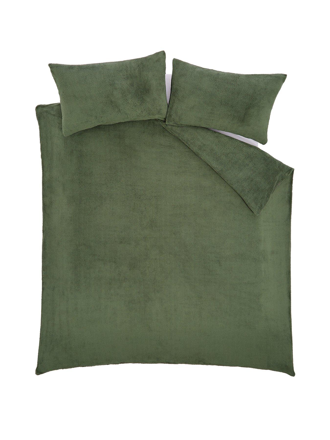 everyday-teddy-fleece-duvet-cover-set-in-greenstillFront