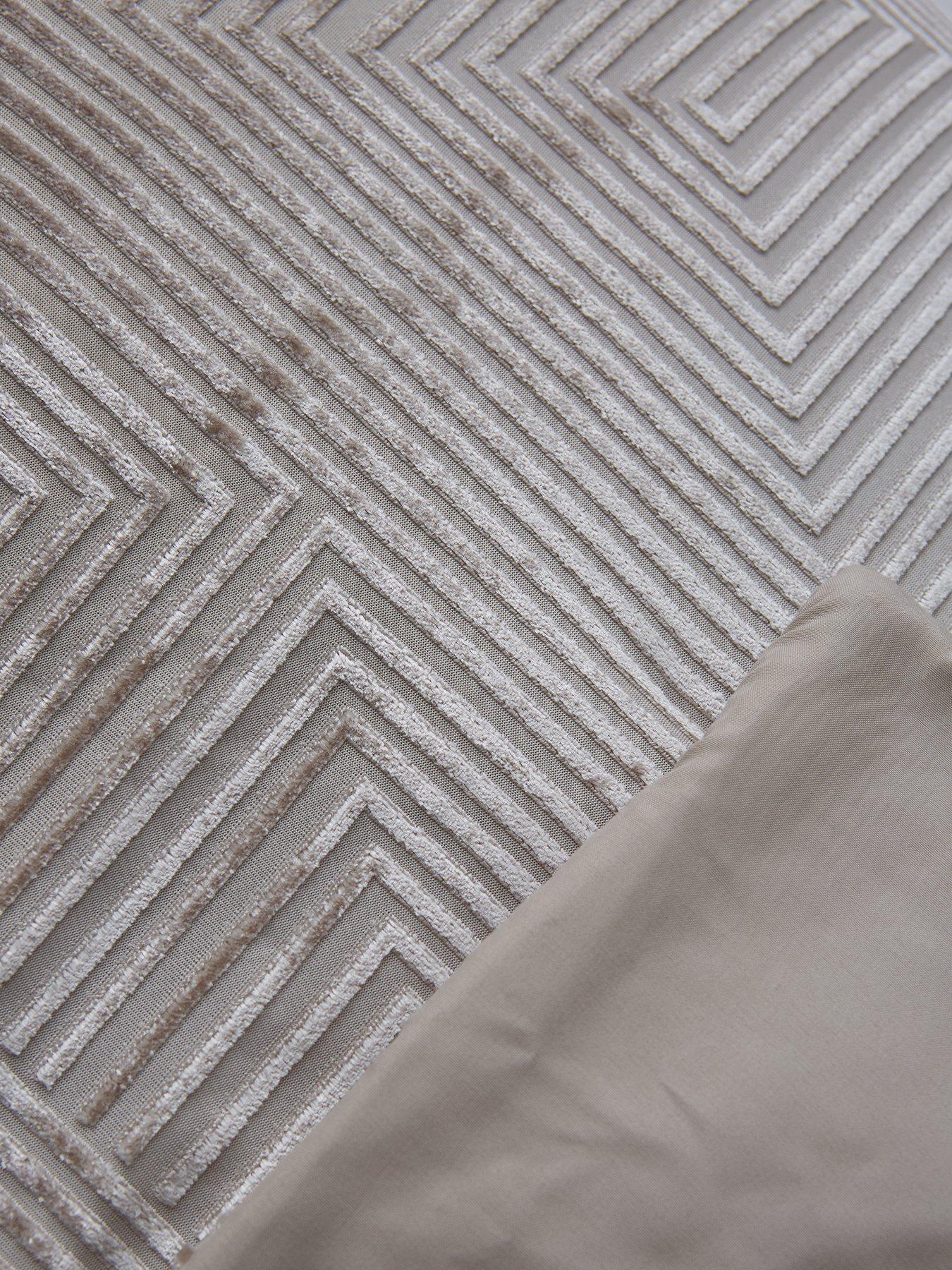 Image 4 of 4 of The Very Collection Cut Velvet Luxe Bedspread Throw - Champagne