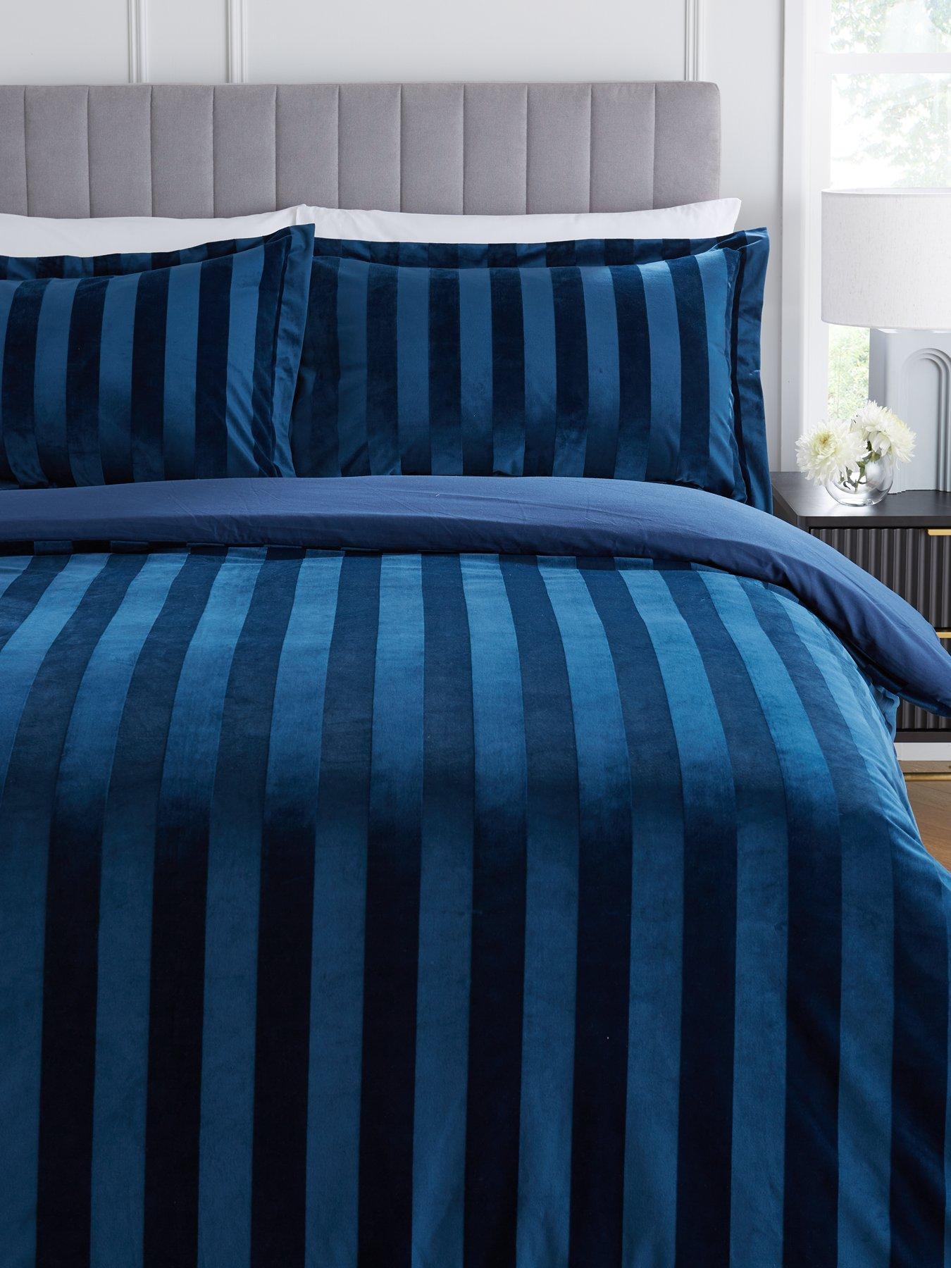 very-home-luxe-velvet-stripe-duvet-cover-set-in-navyback