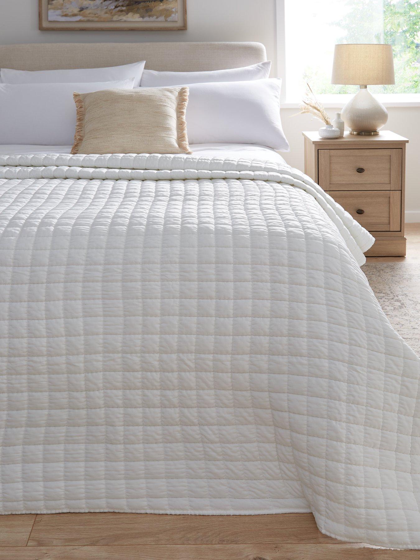 very-home-washed-quilted-microfibre-bedspread-throw-whitenbsp