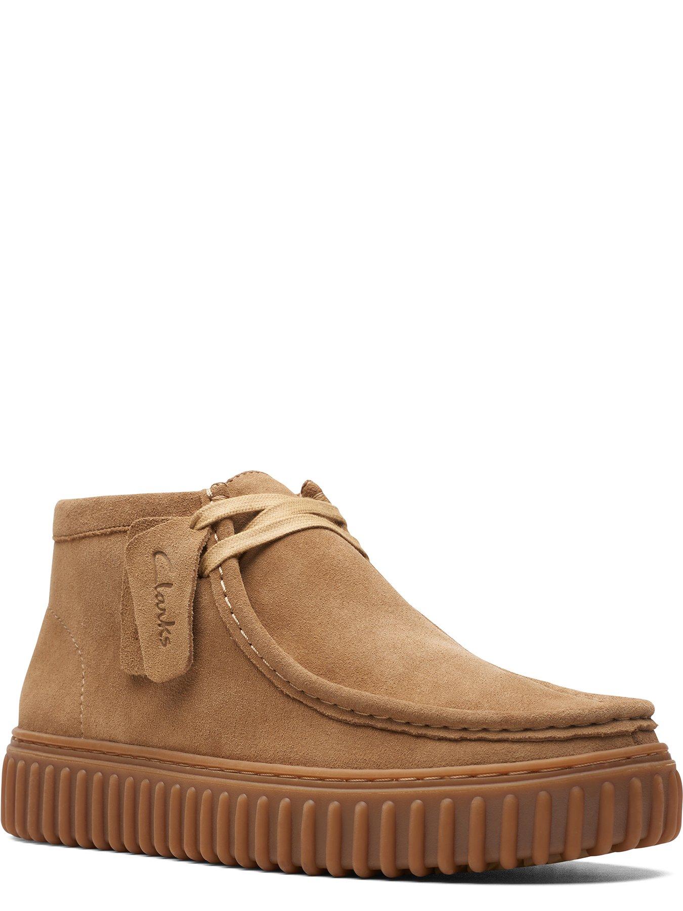 clarks-torhill-hi-chukka-boots-light-brownstillFront