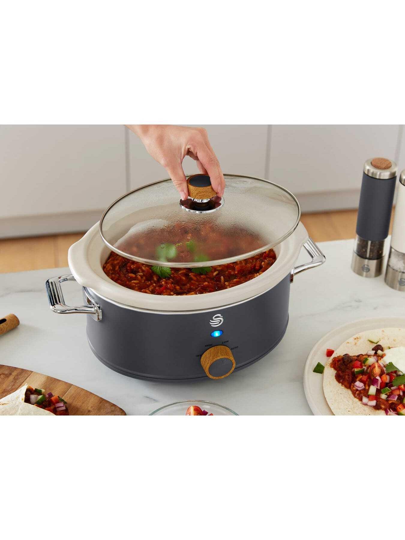 Image 4 of 6 of Swan SF17021GRYN Retro Slow Cooker with 3 Temperature Settings, Keep Warm Function, 3.5L, 200W, Grey