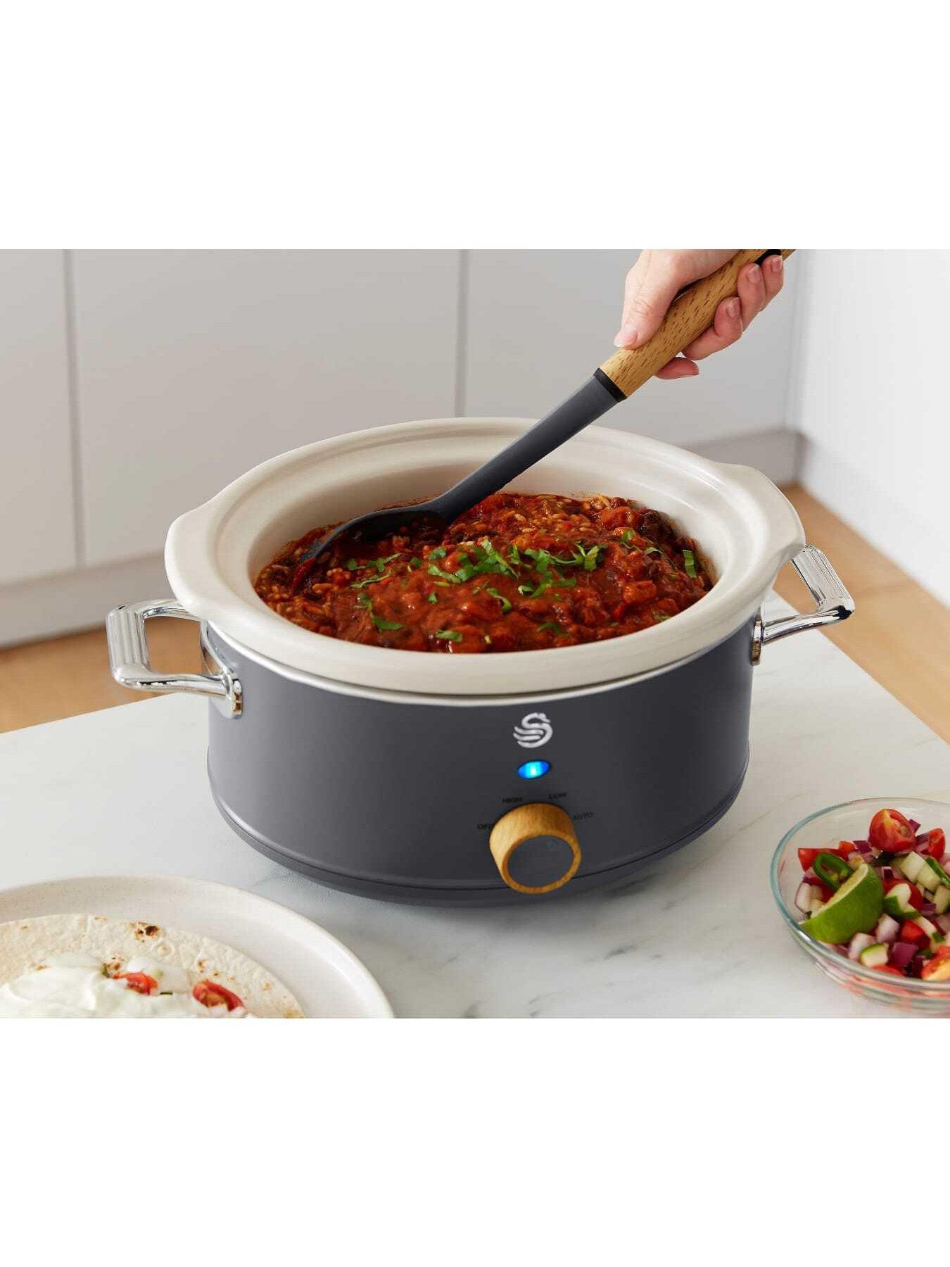 Image 5 of 6 of Swan SF17021GRYN Retro Slow Cooker with 3 Temperature Settings, Keep Warm Function, 3.5L, 200W, Grey