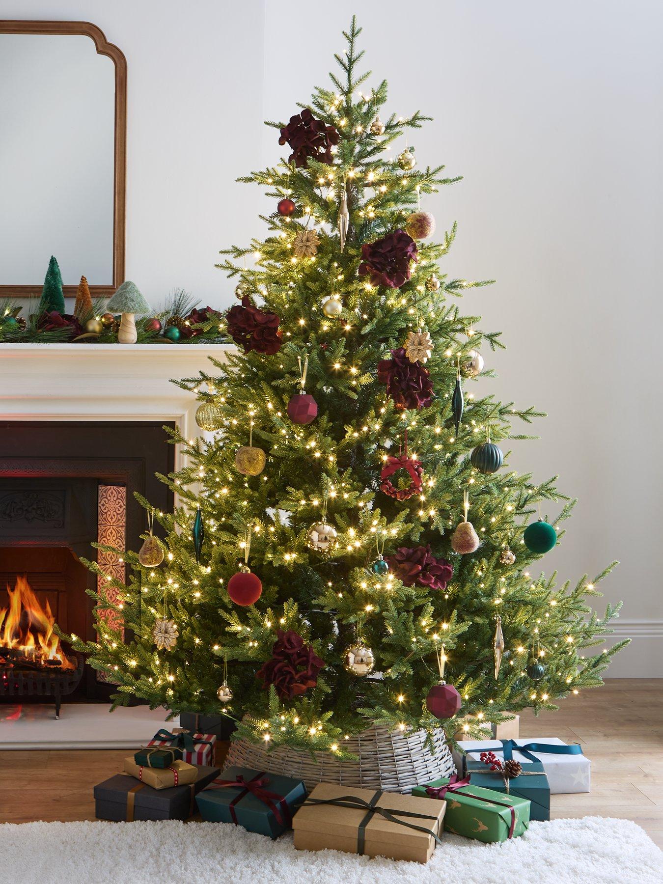 The Very Collection 7ft (210 cm) Grand Nottingham Fir Pre-Lit Christmas Tree