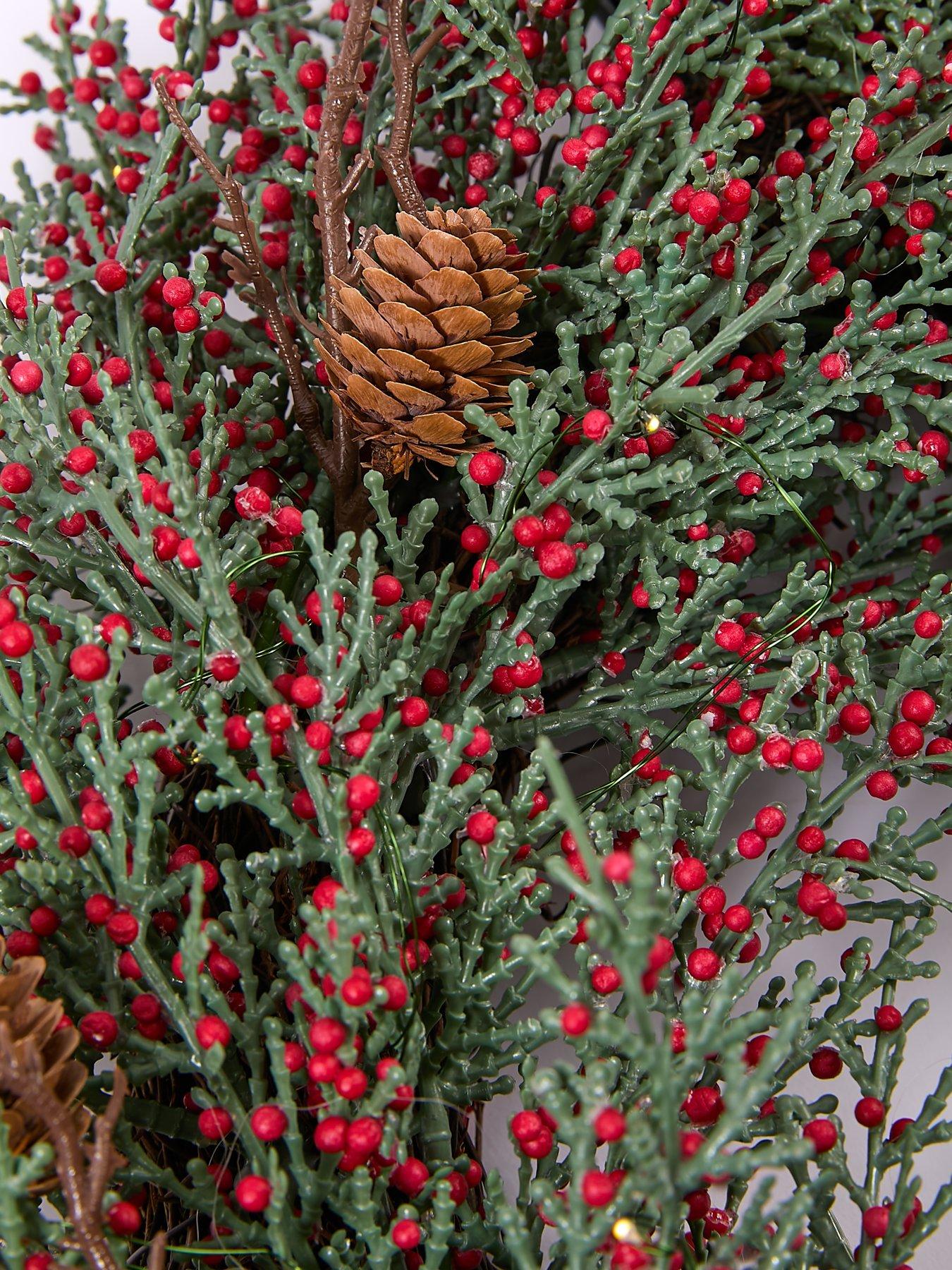 very-home-brooklyn-red-berry-pre-lit-christmasnbspwreathdetail