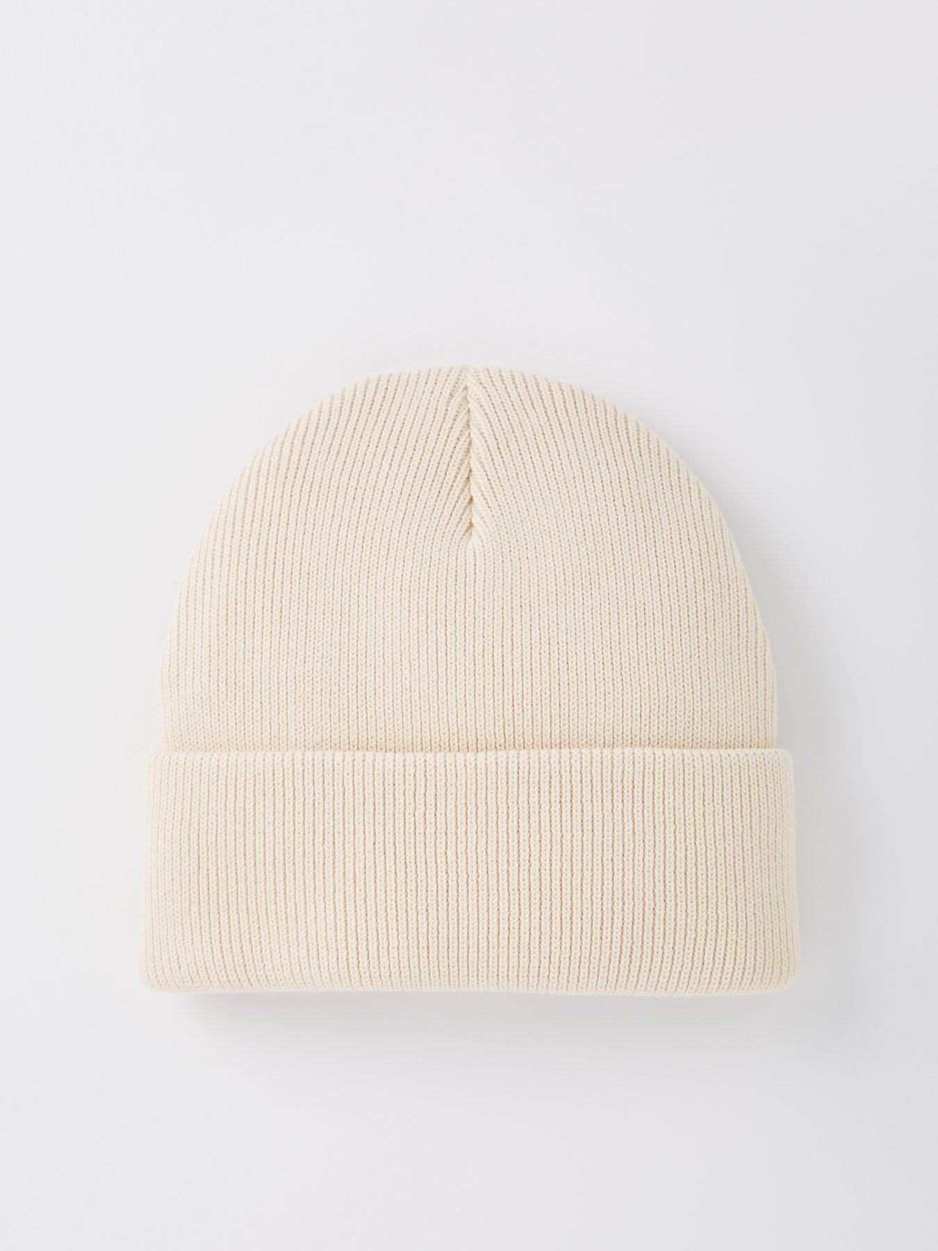 levis-backpatch-beanie-creamback