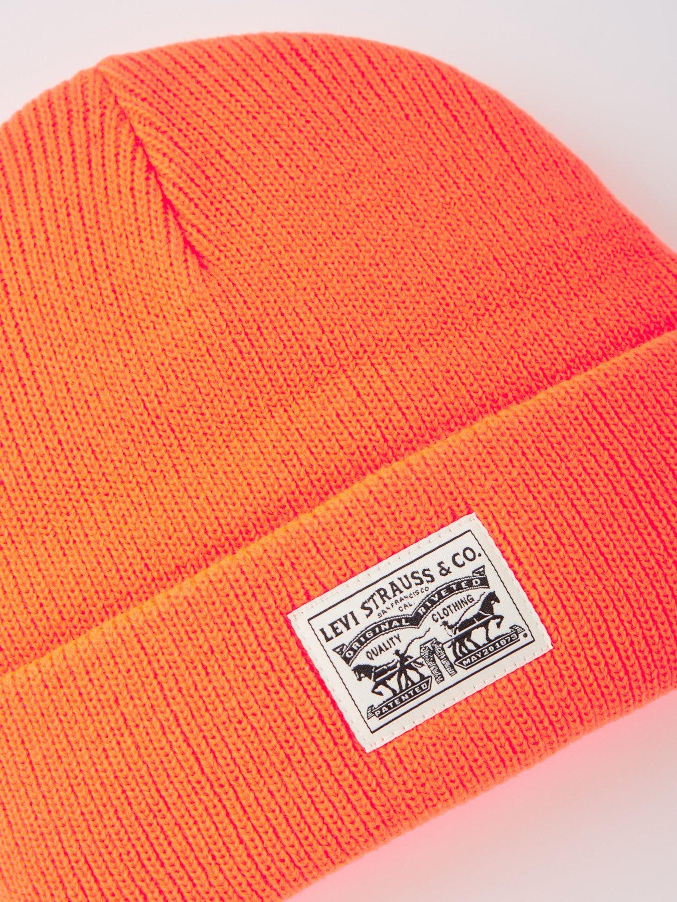 levis-backpatch-beanie-orangeoutfit