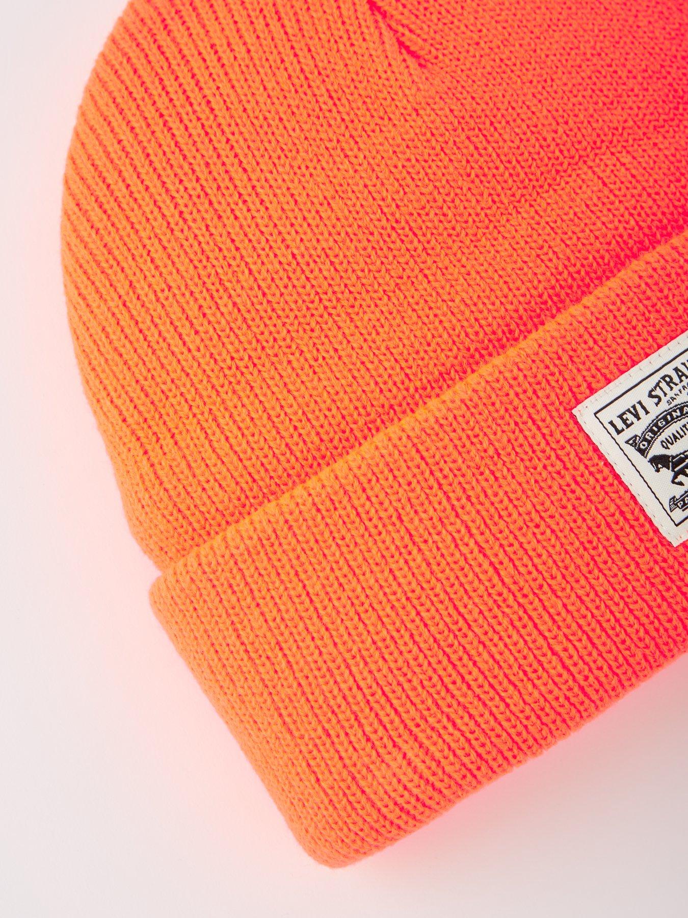 levis-backpatch-beanie-orangedetail