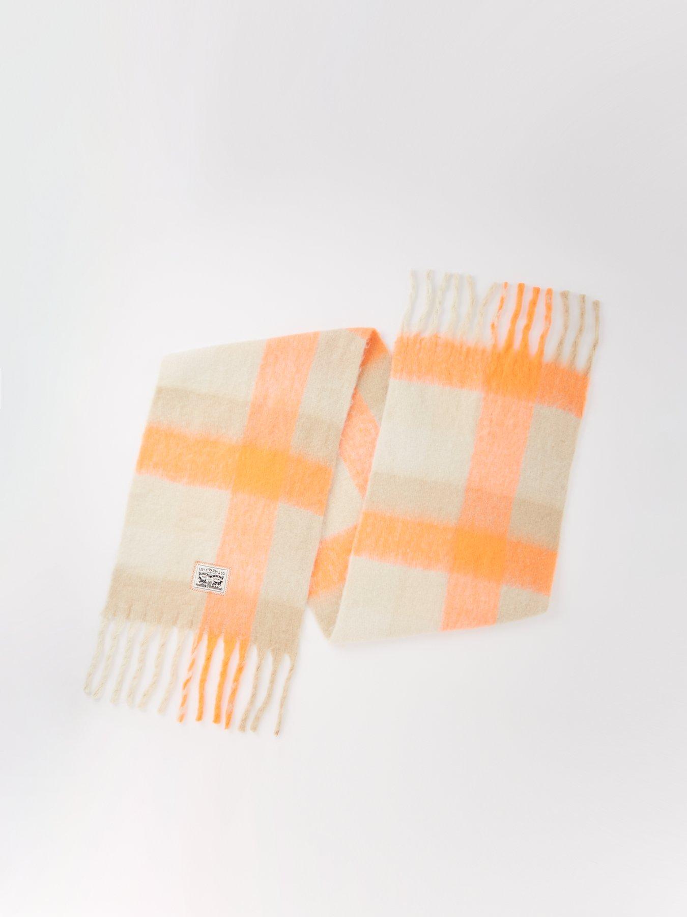 levis-plaid-scarf-orangeoutfit