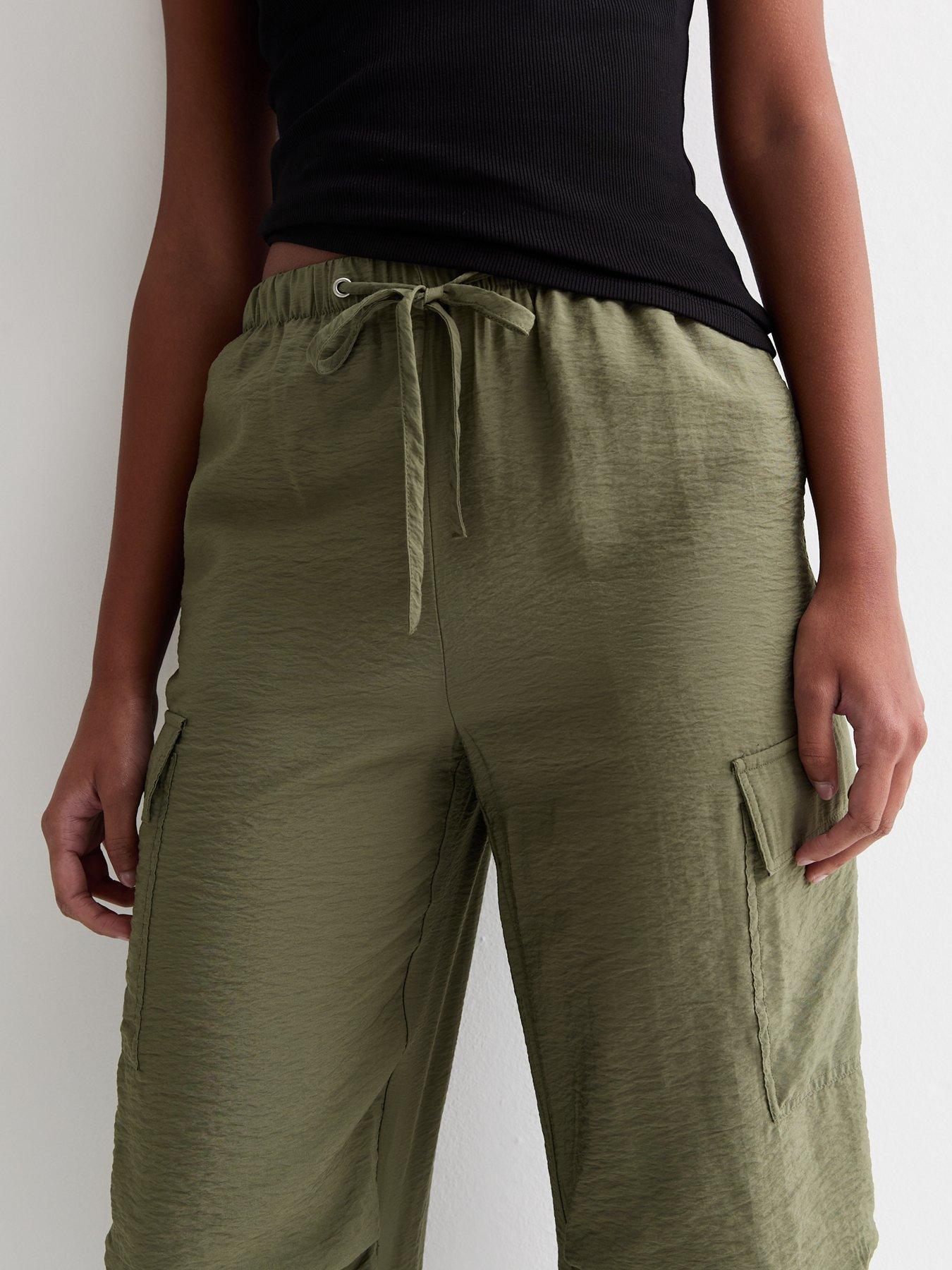 new-look-khaki-tie-waist-cargo-joggersoutfit