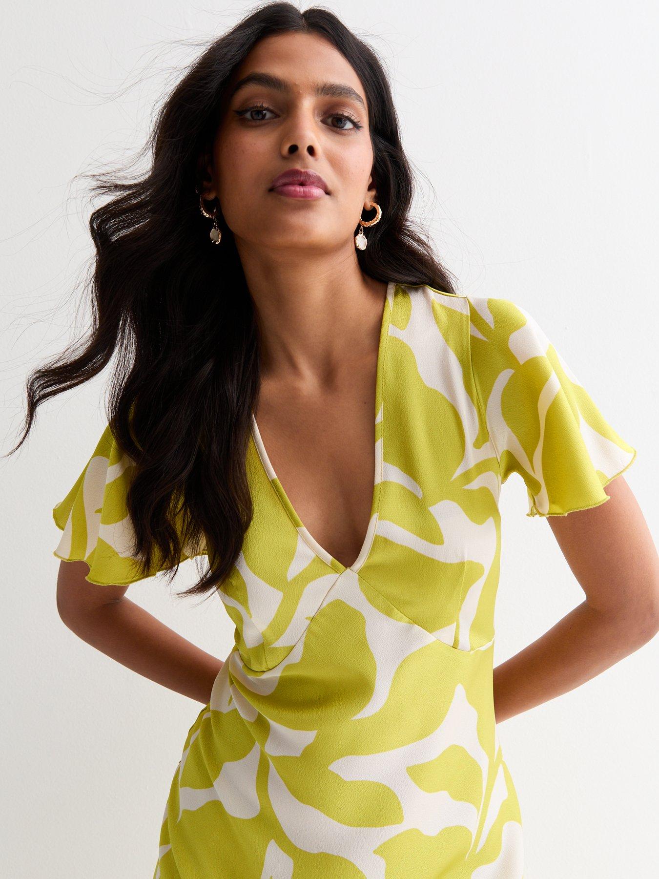 new-look-green-leaf-print-v-neck-flutter-sleeve-midi-dressdetail