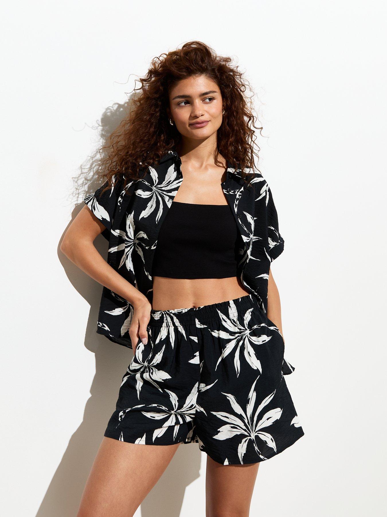 new-look-black-palm-print-elasticated-shorts