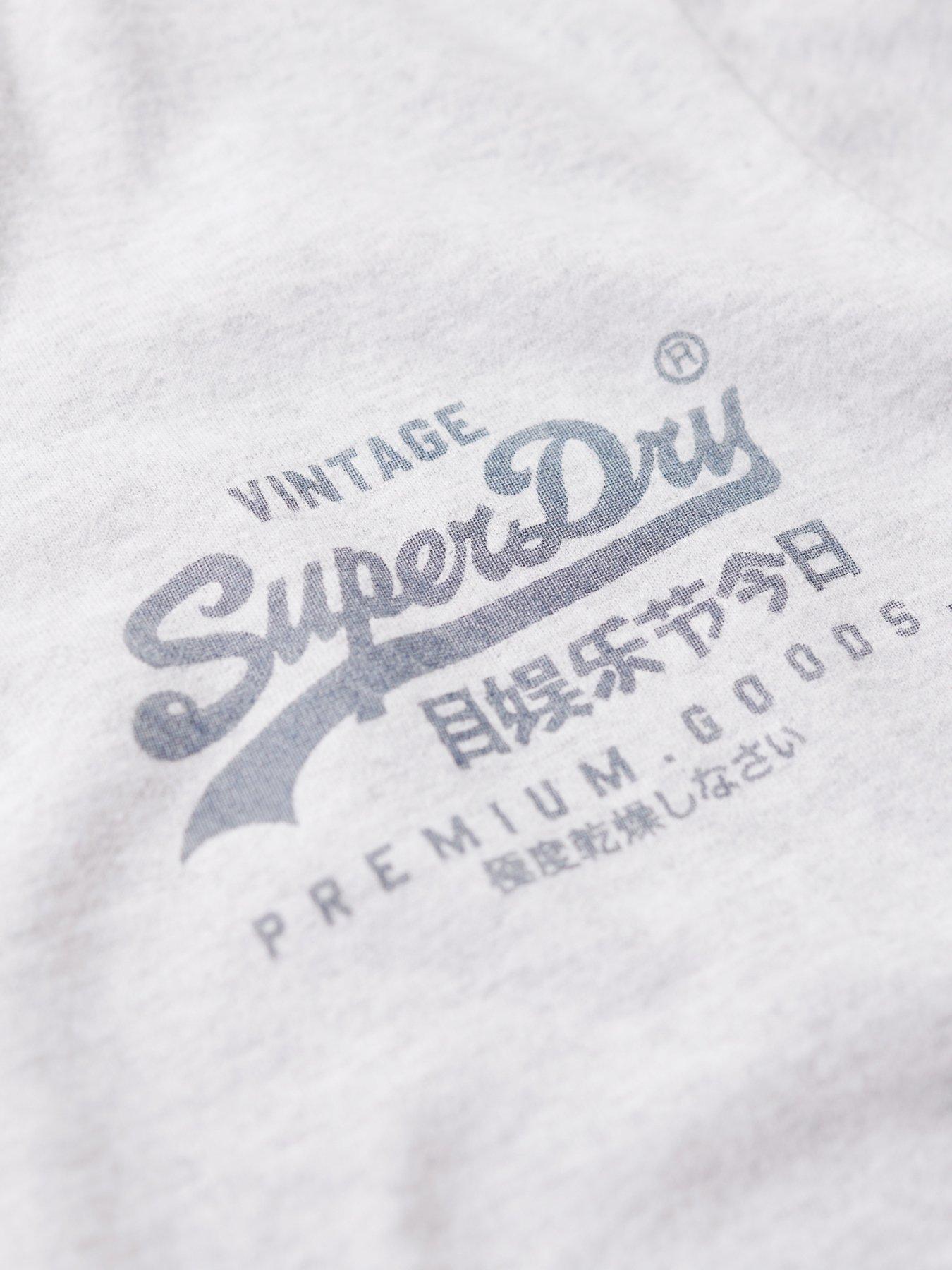 superdry-superdry-vintage-logo-heritage-chest-t-shirt-light-greyoutfit