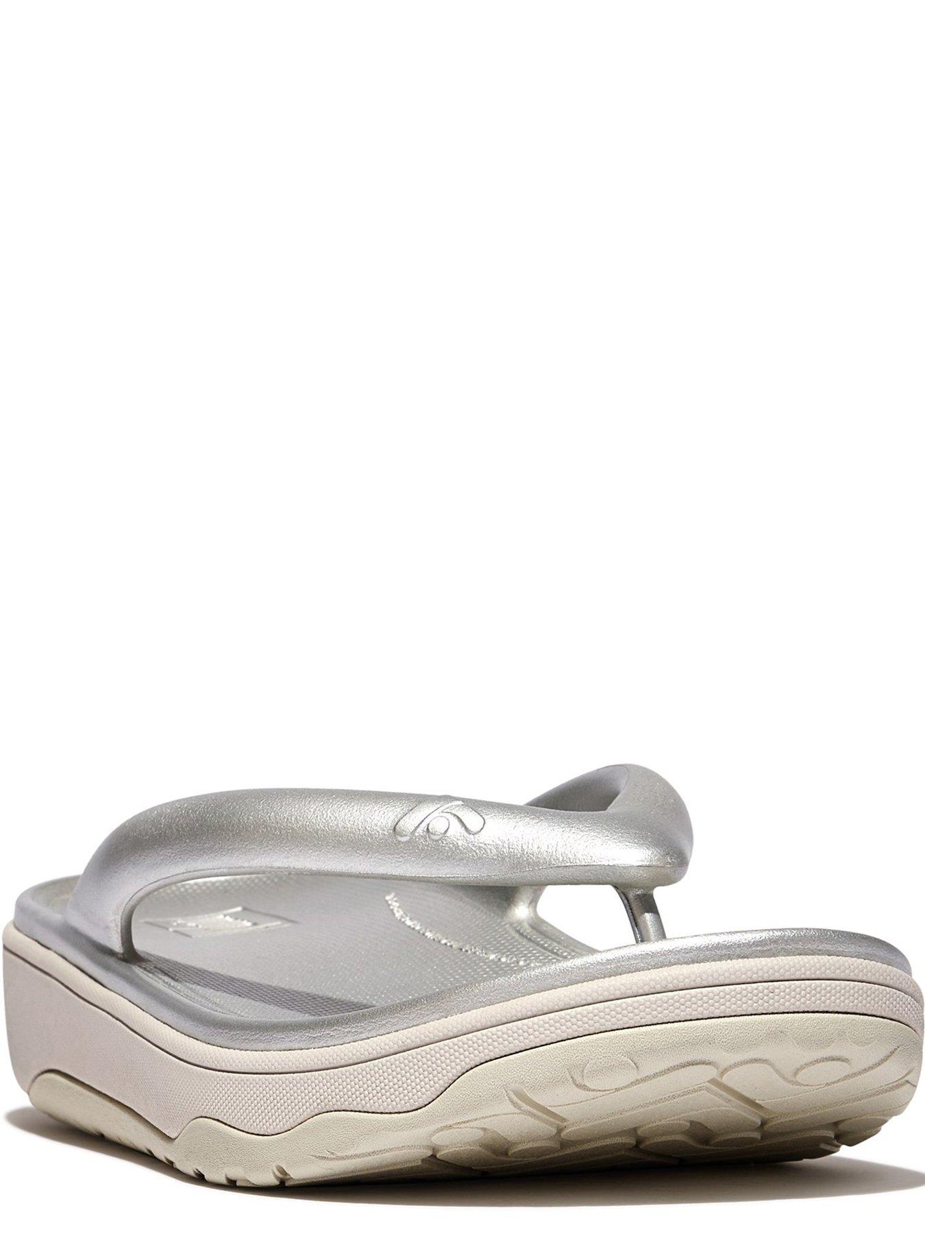 fitflop-relieff-recovery-metallic-flip-flop-silverstillFront