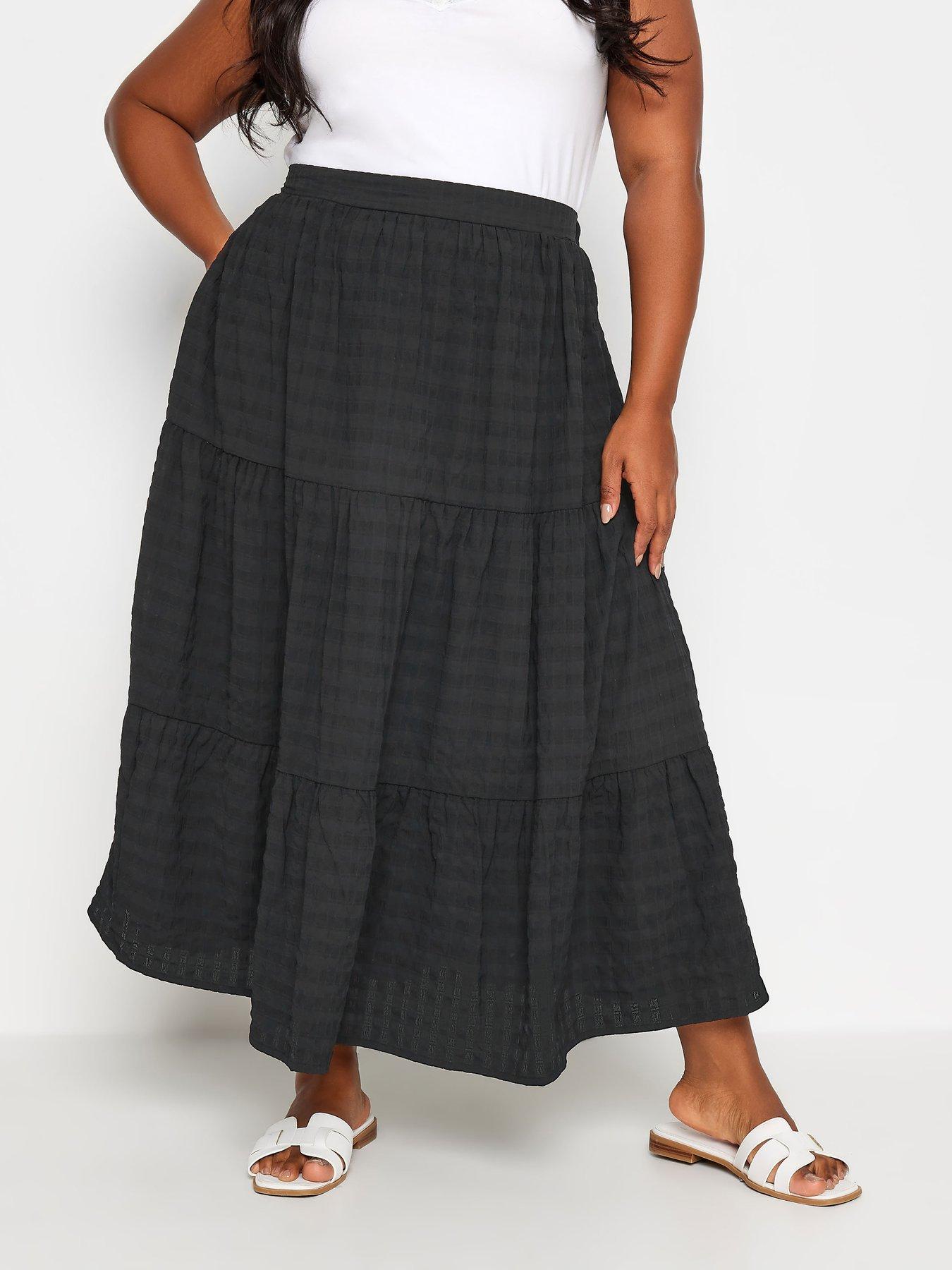 yours-curve-textured-skirt-blackfront