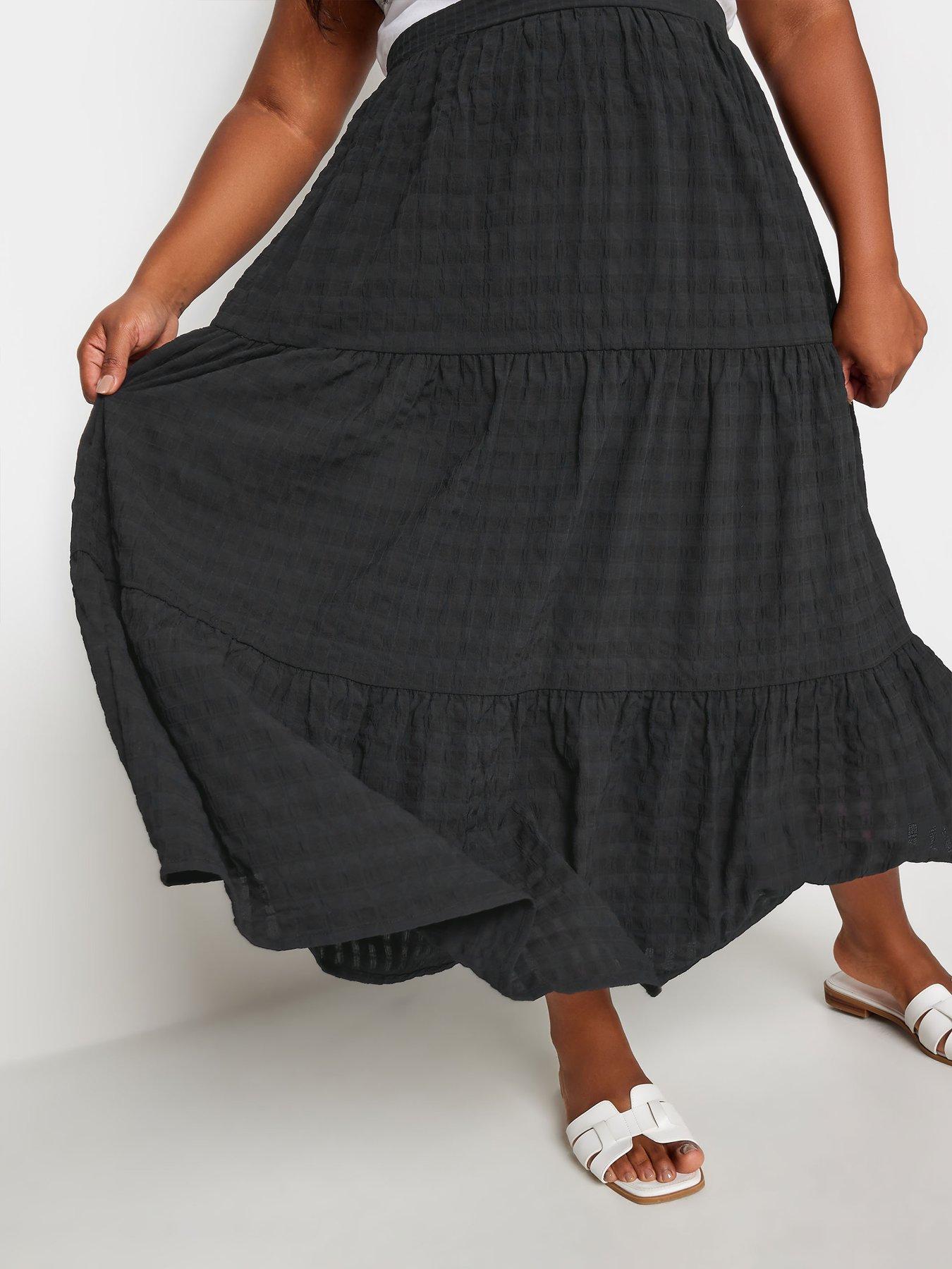 yours-curve-textured-skirt-blackoutfit