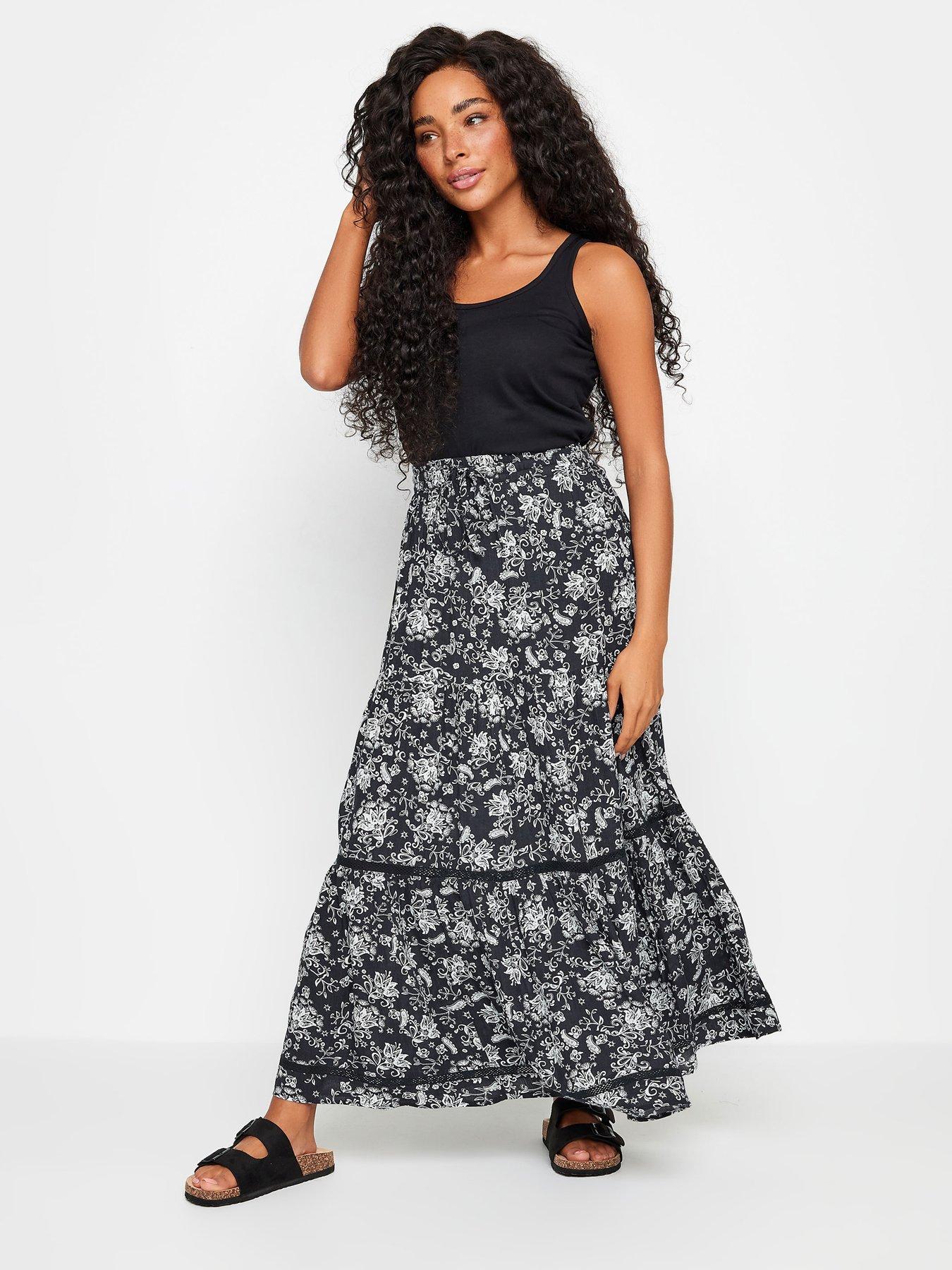 mco-petite-petite-navy-and-white-damask-print-tiered-maxi-skirtoutfit