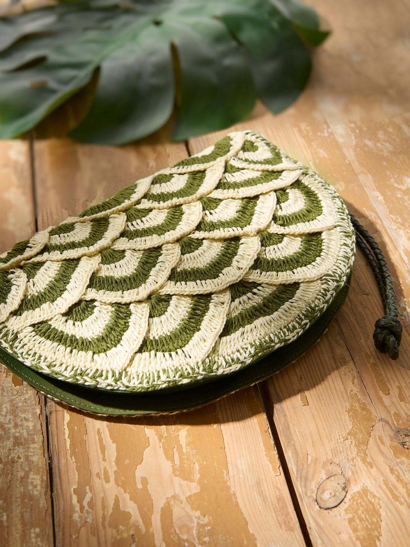 fatface-scalloped-raffia-clutch-bag-greenstillFront