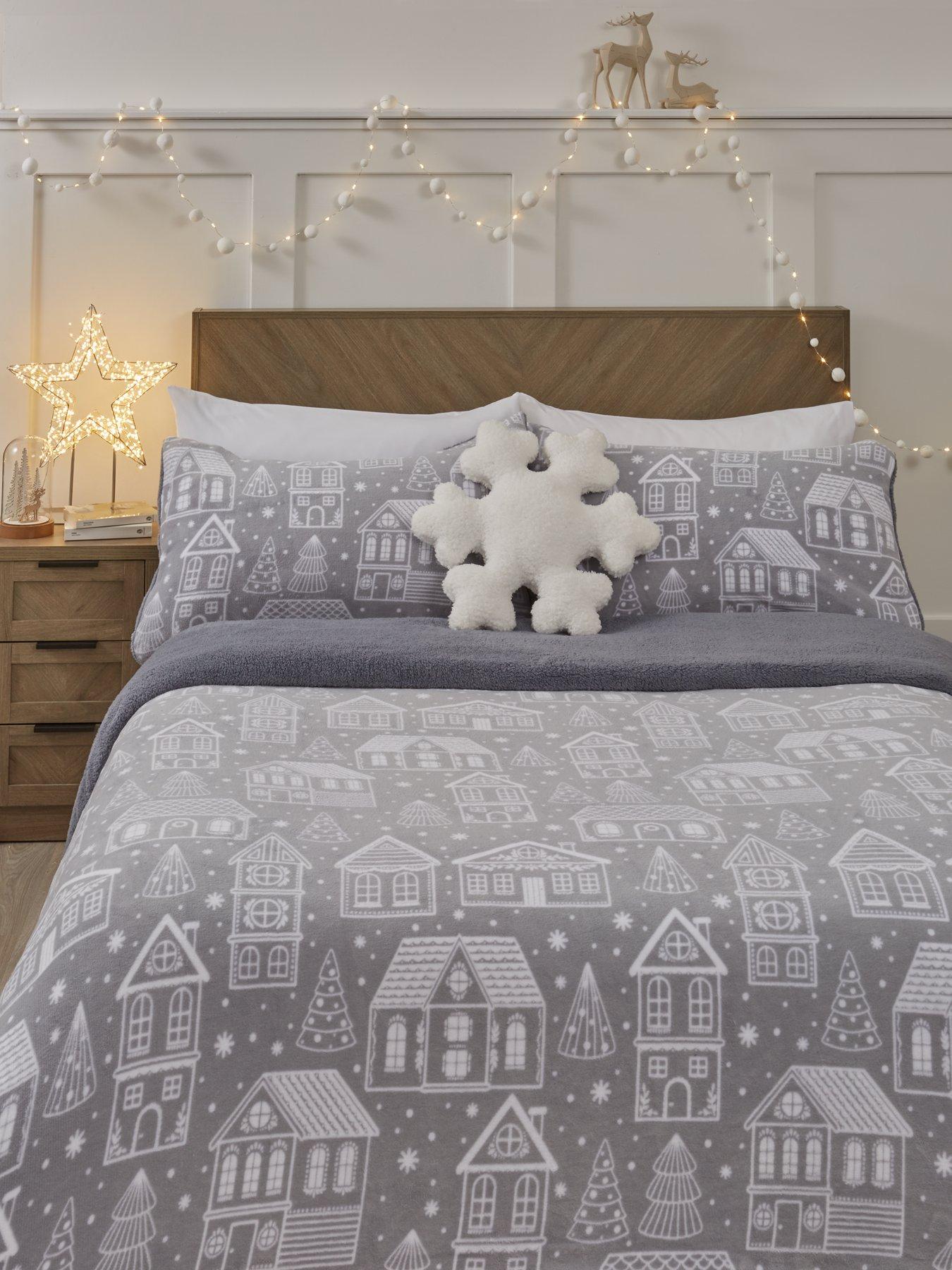 very-home-nordic-christmas-house-fleece-duvet-cover-setfront