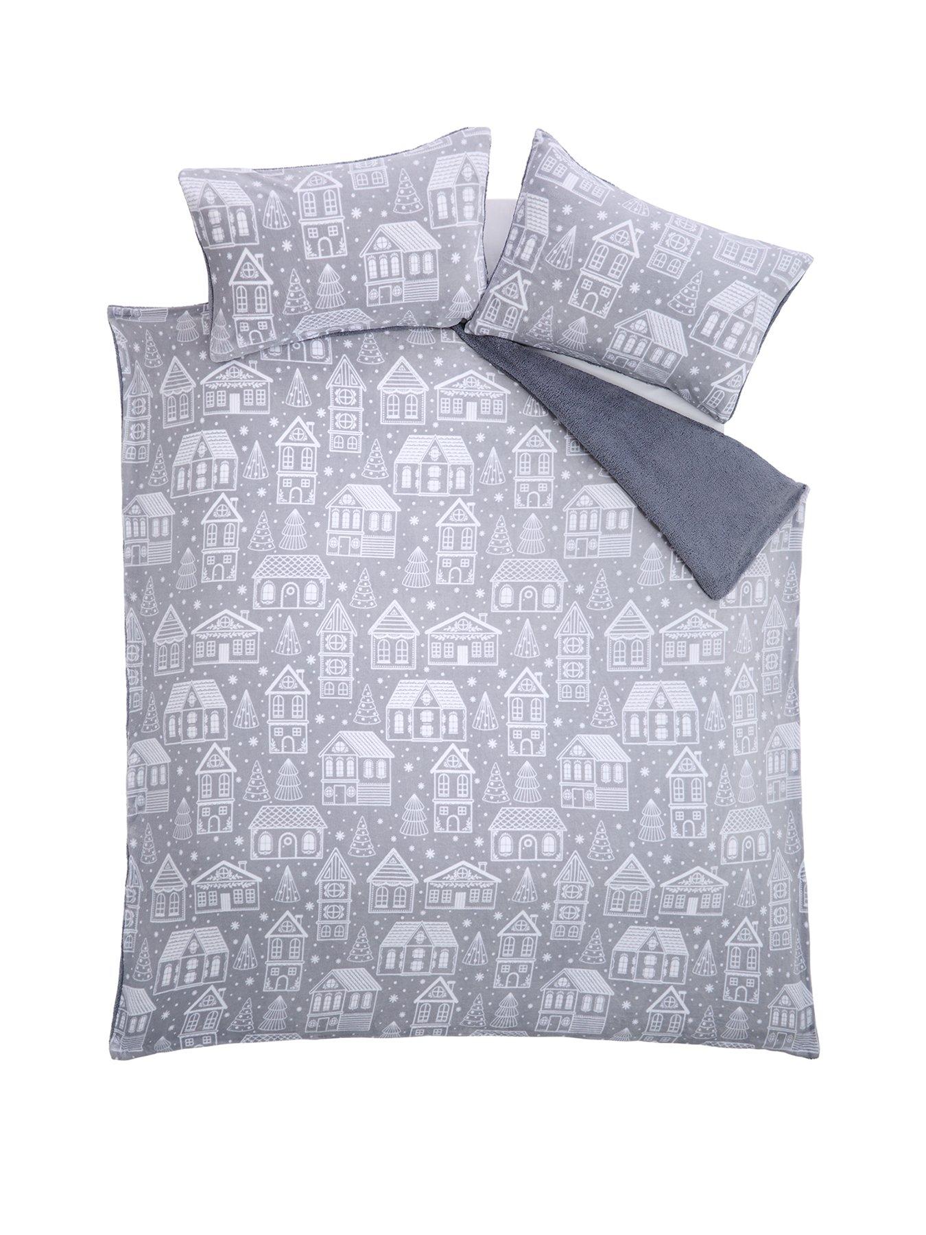 very-home-nordic-christmas-house-fleece-duvet-cover-setstillFront