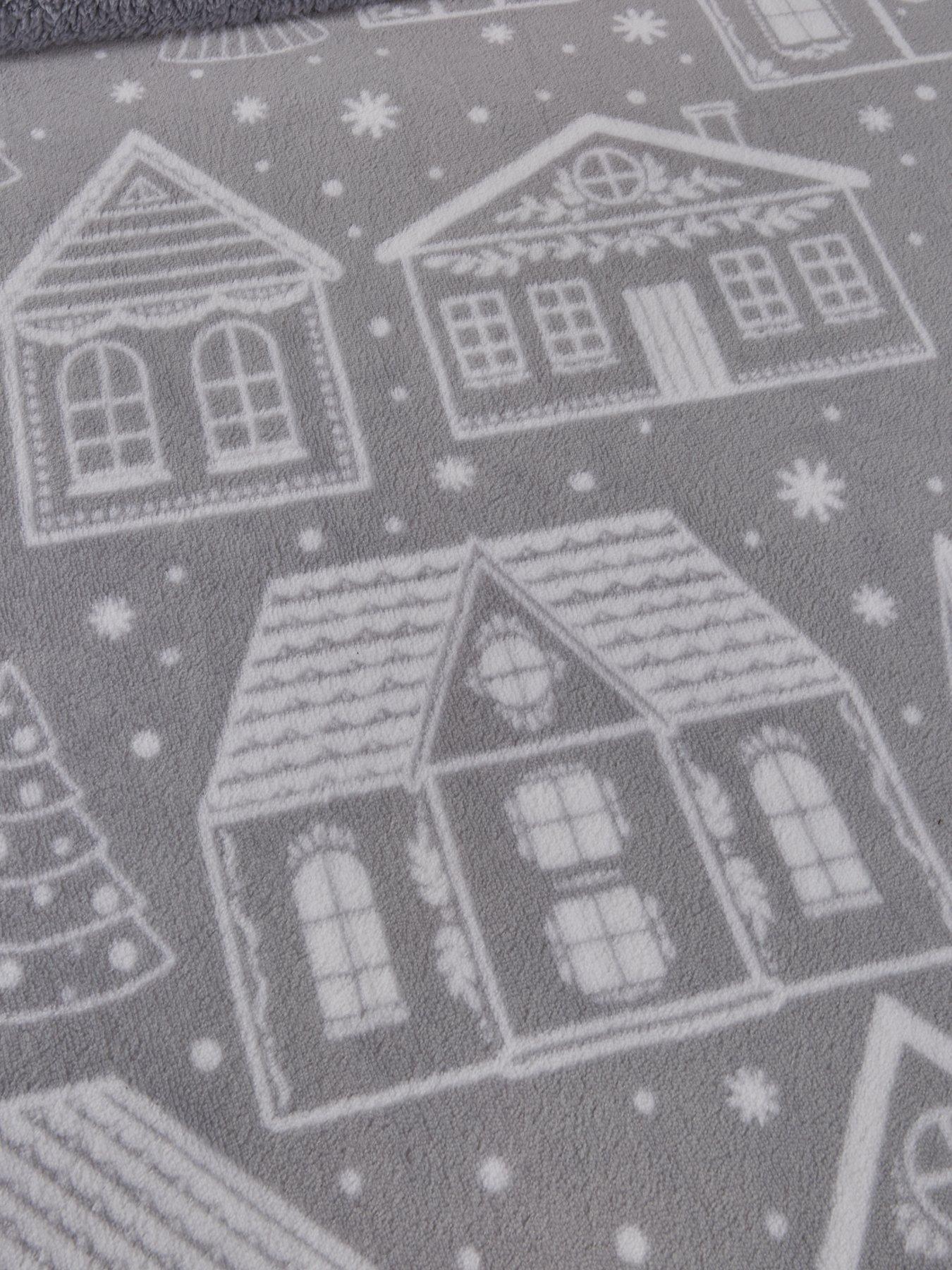 very-home-nordic-christmas-house-fleece-duvet-cover-setdetail