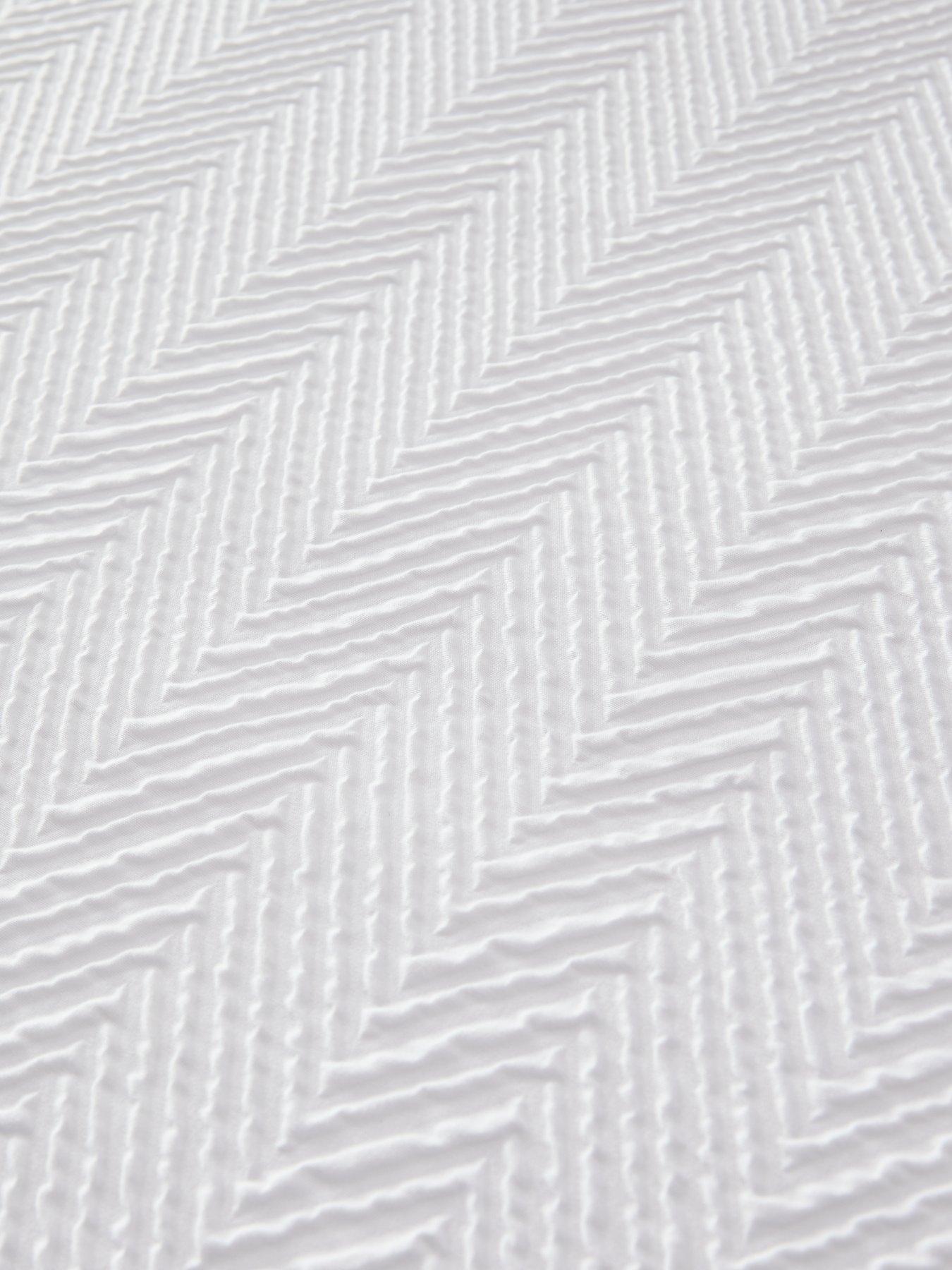 very-home-chevron-heat-set-duvet-cover-setdetail