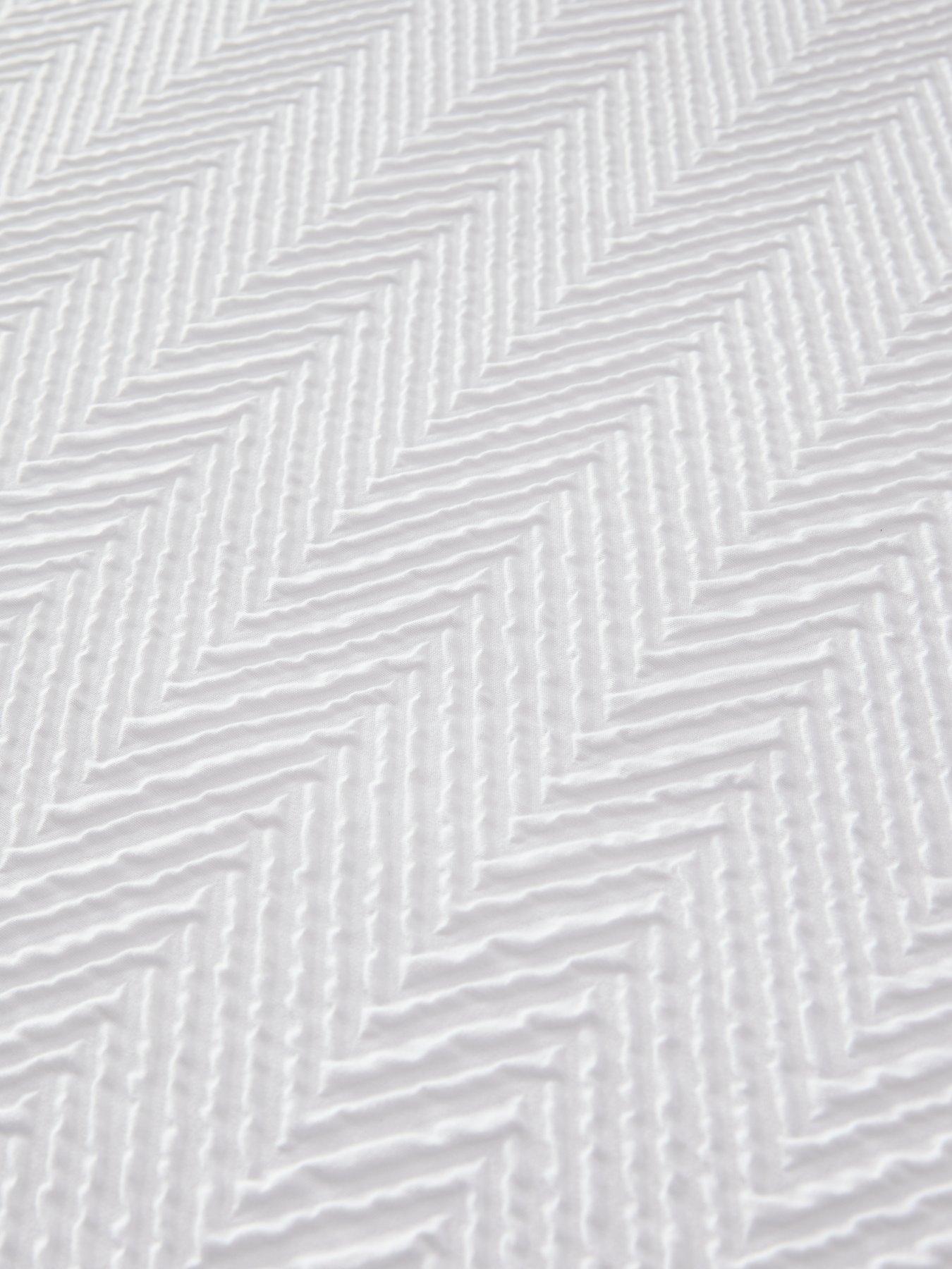 Image 5 of 5 of The Very Collection Chevron Heat Set Duvet Cover Set