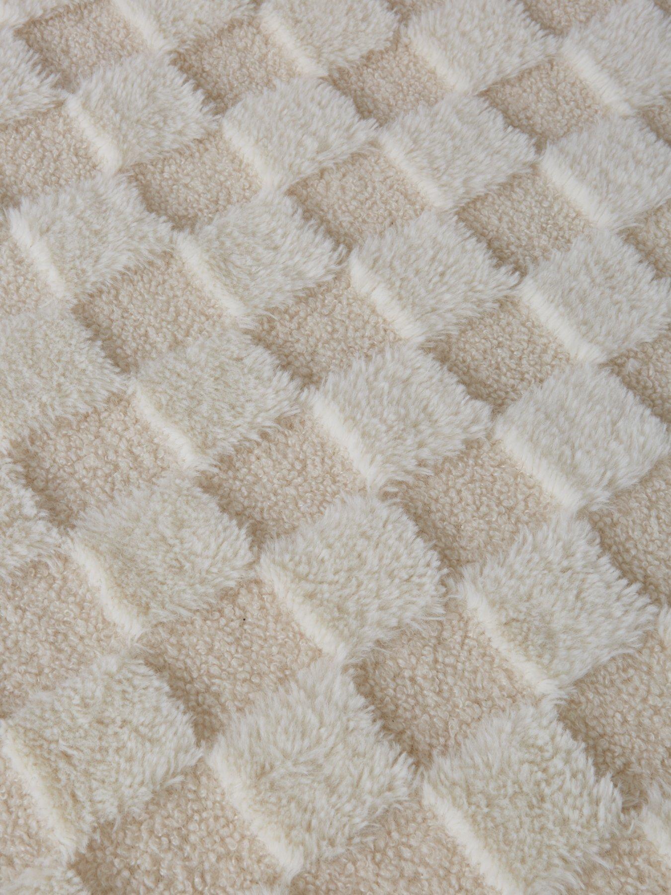 very-home-cosy-checkerboard-boucle-duvet-cover-setdetail