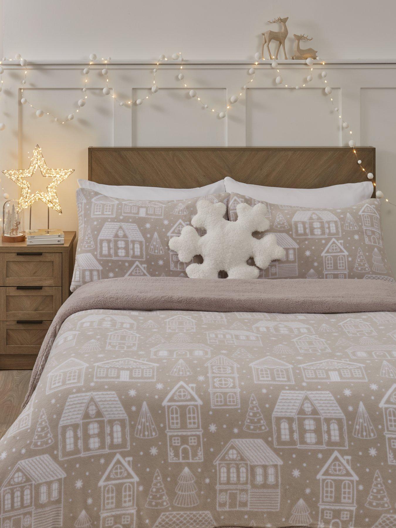 very-home-nordic-christmas-house-fleece-duvet-cover-setfront