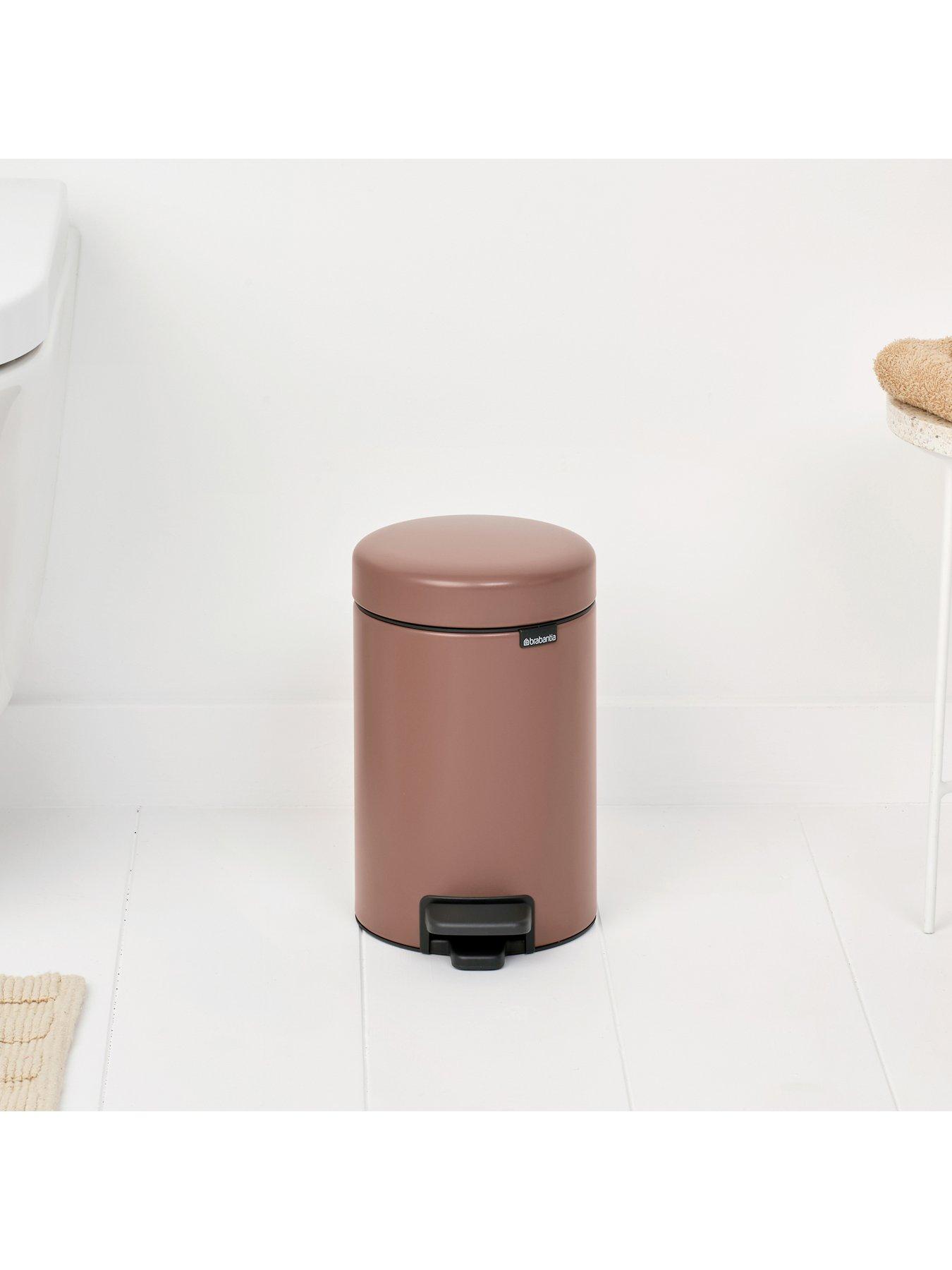 brabantia-pedal-bin-3-litreoutfit