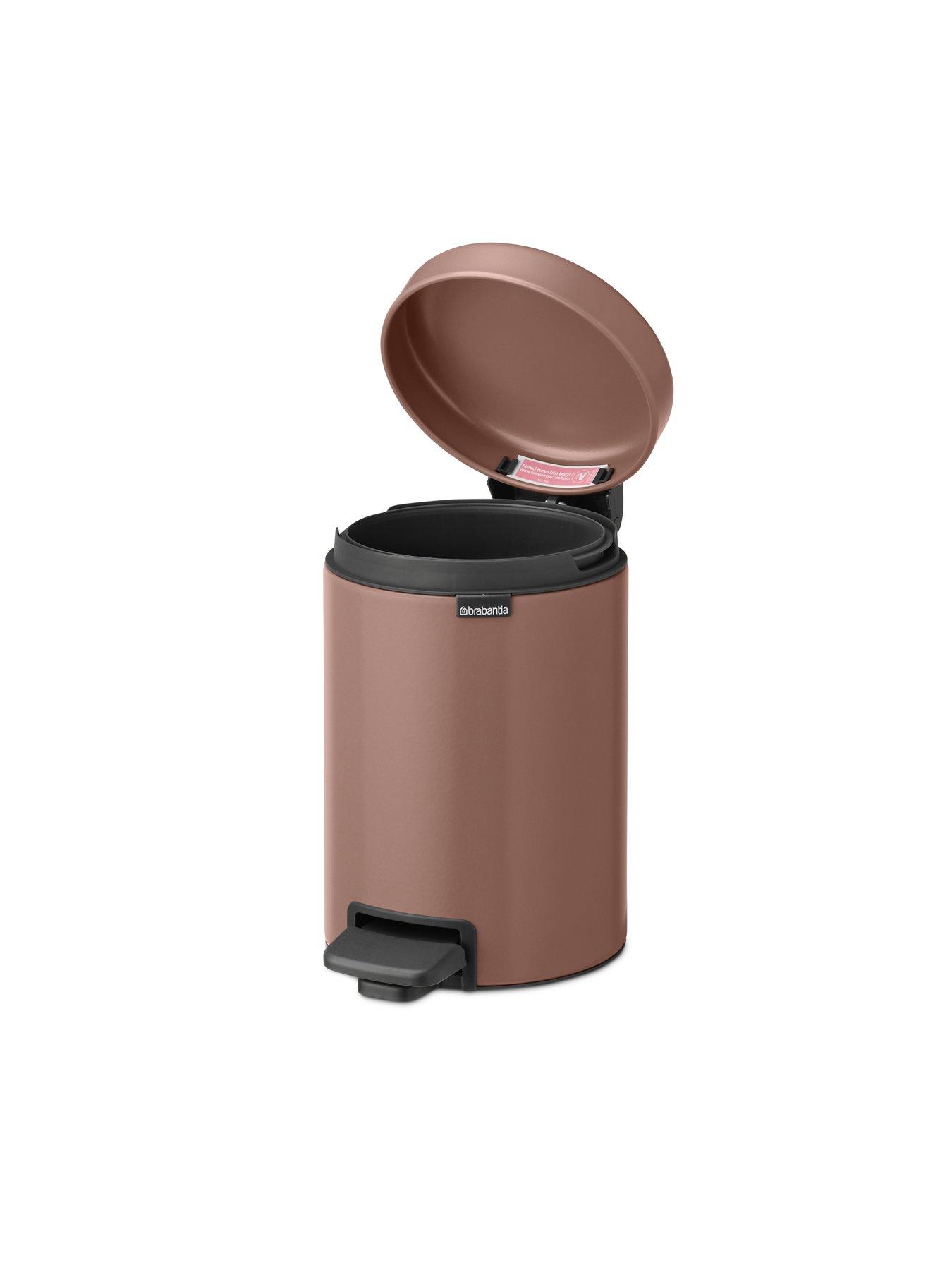 brabantia-pedal-bin-3-litredetail