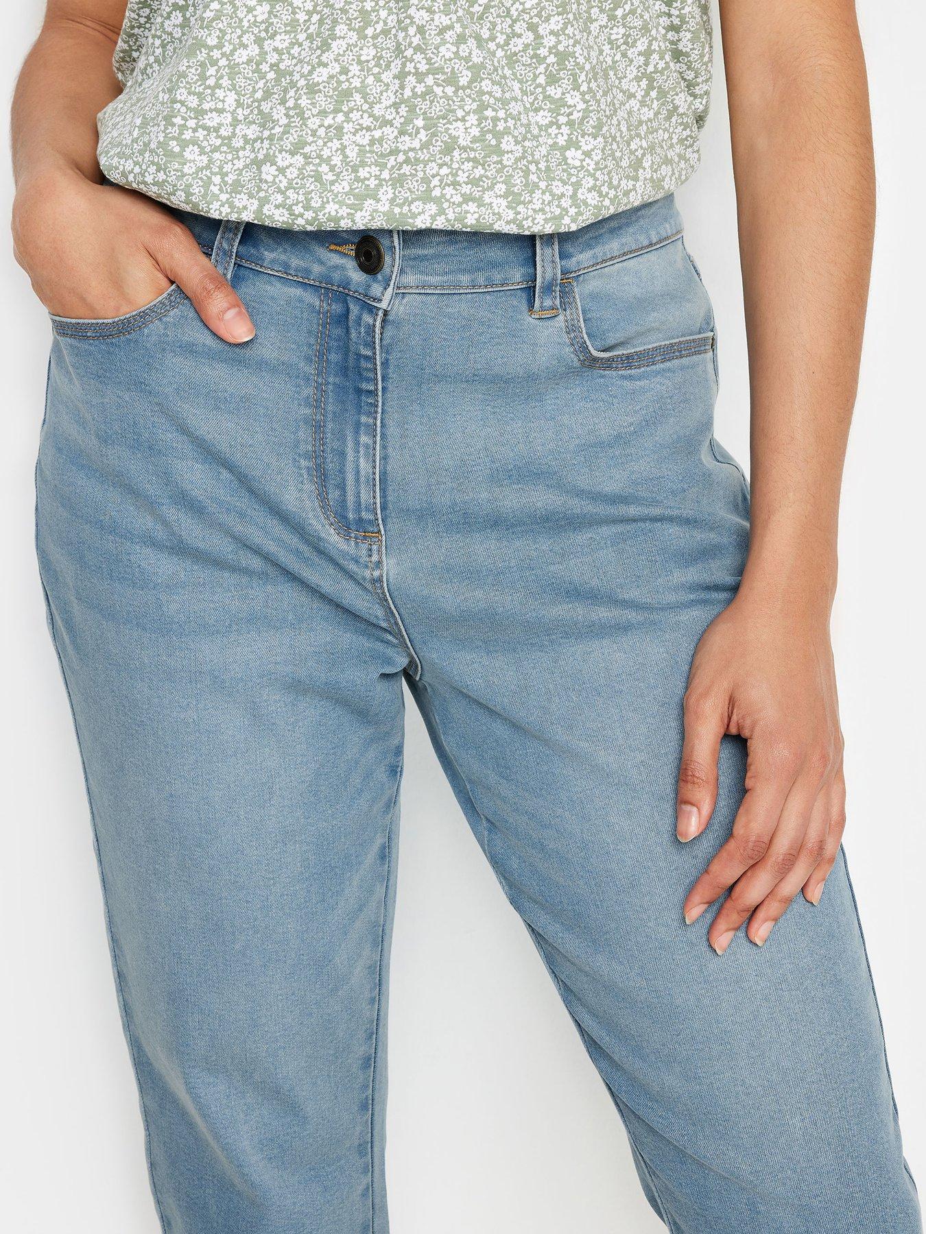 mco-light-wash-boyfriend-crop-jeanoutfit