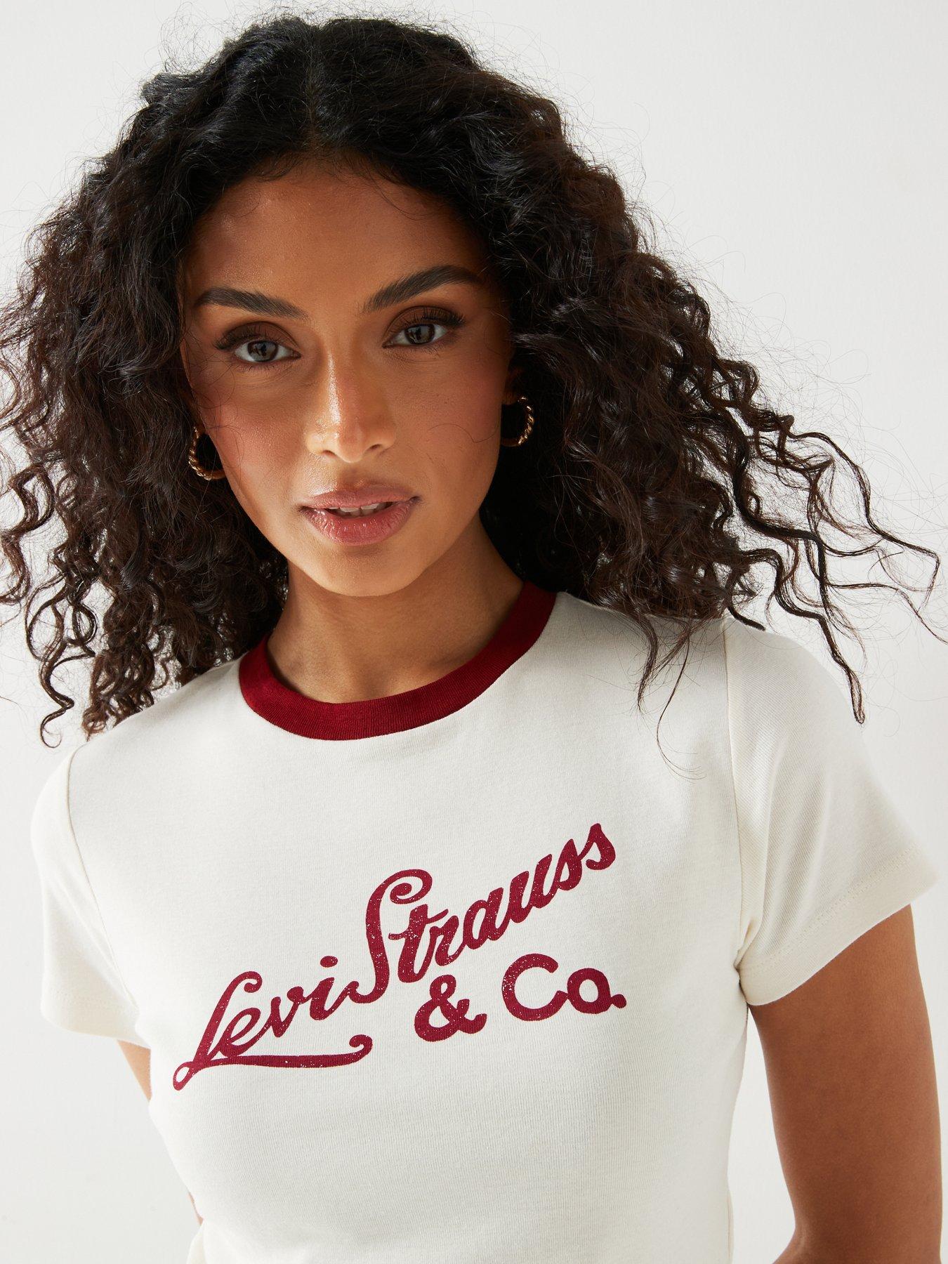 levis-essential-sporty-t-shirt-archival-script-crew-egret-beigeoutfit