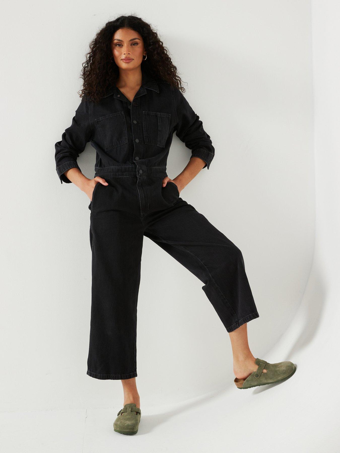 levis-iconic-jumpsuit-capturing-moments-black