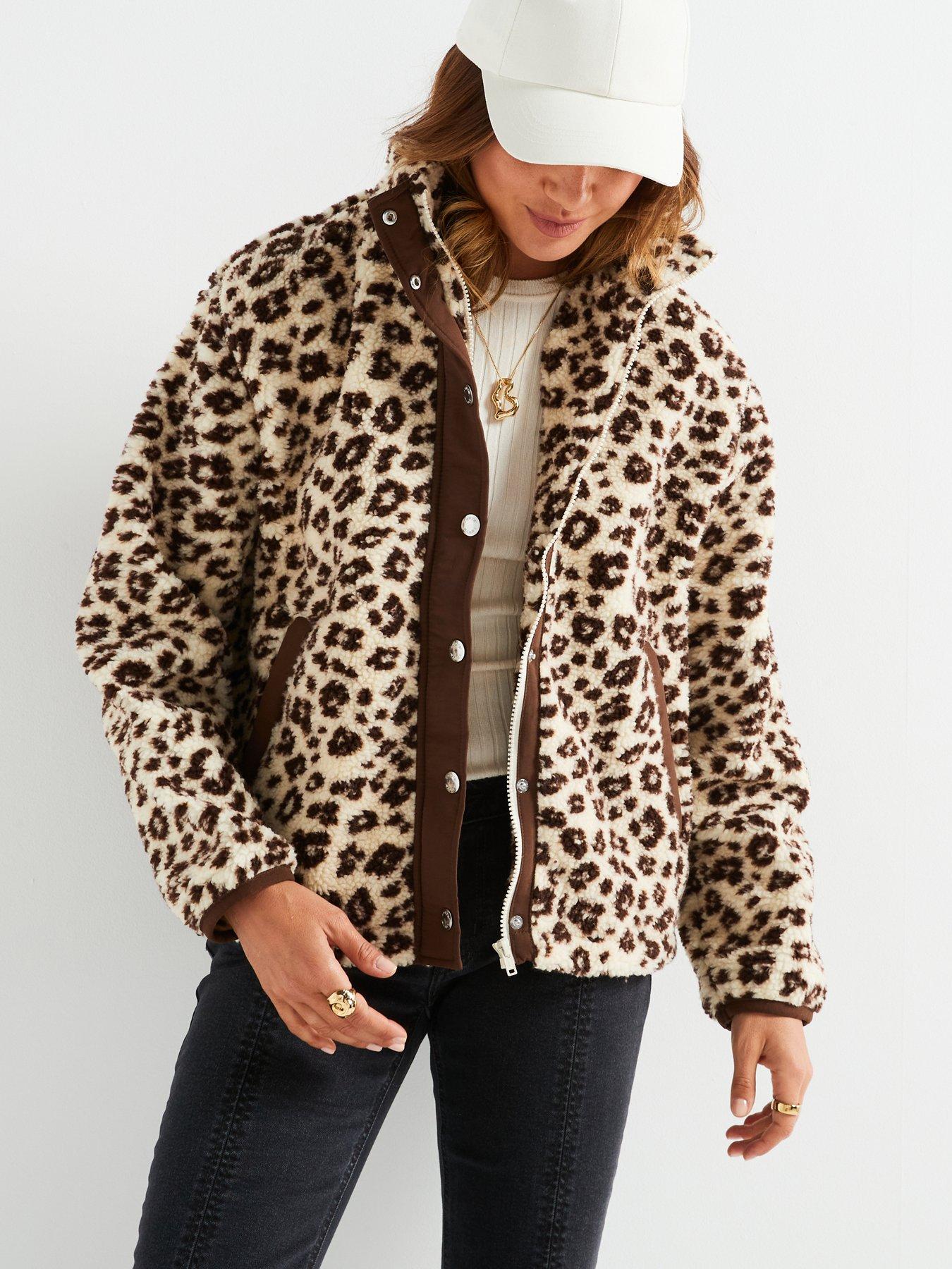 levis-valley-sherpa-jacket-esso-cheetah-white-soutfit