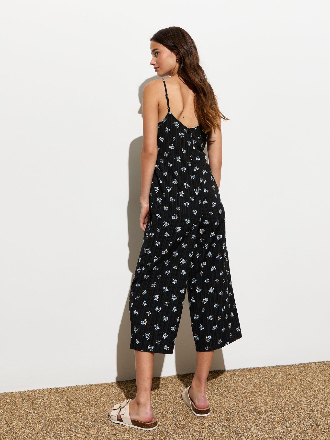 new-look-floral-strappy-wide-leg-crop-jumpsuit-blackstillFront