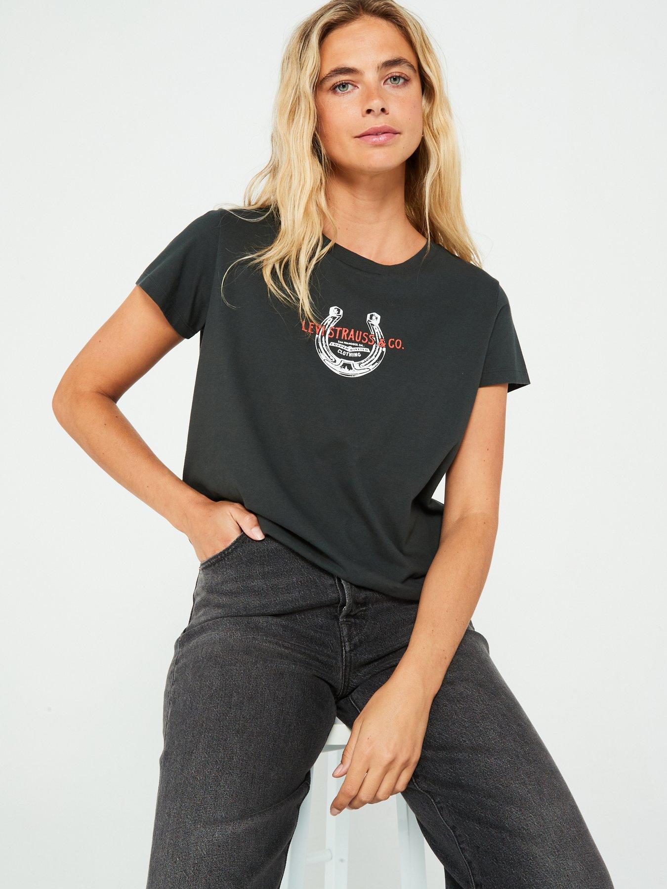 levis-graphic-boxy-t-shirt-horseshoe-pirate-blackdetail