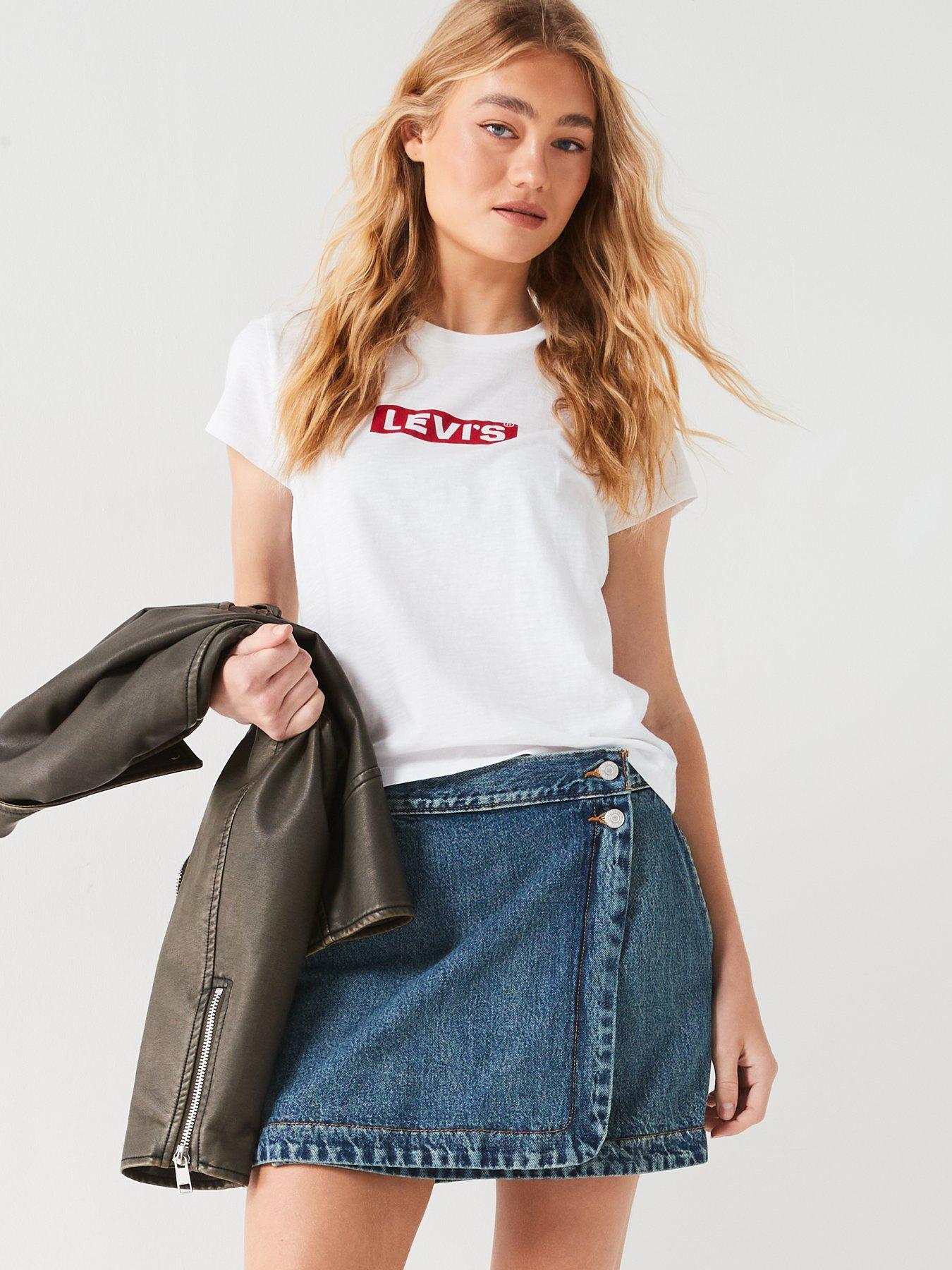 levis-box-logo-t-shirt-whiteoutfit