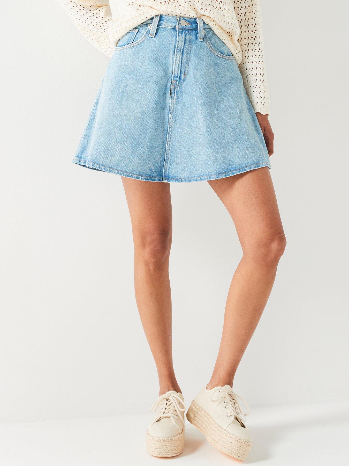 levis-mini-flounce-denim-skirt-look-at-blue