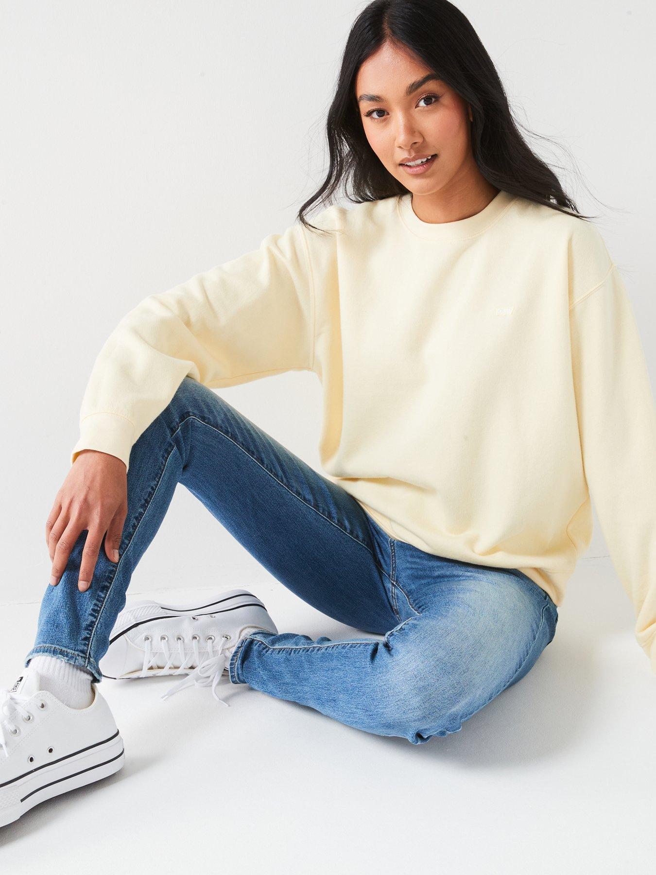 levis-everyday-sweatshirt-anise-flower-yellowdetail