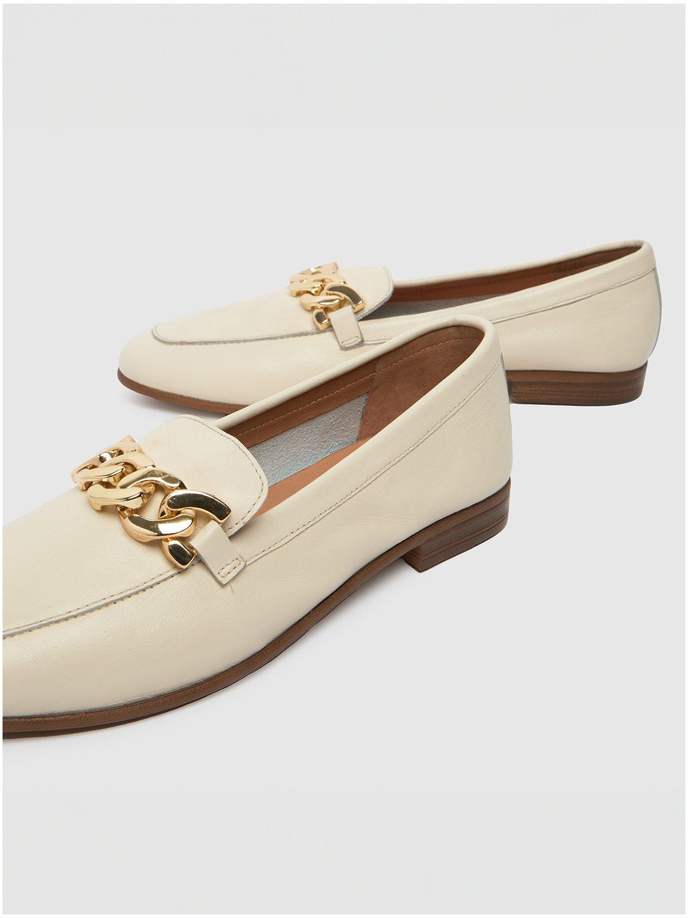 schuh-lyon-chain-leather-loafer-off-whiteoutfit