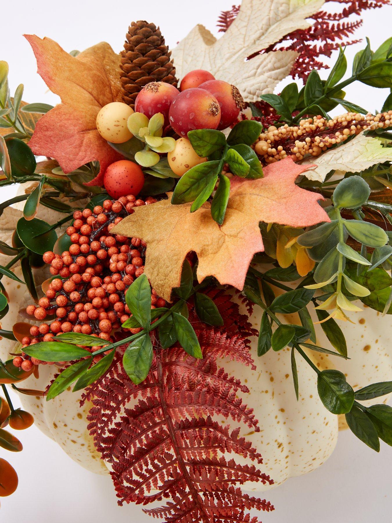 very-home-rose-hip-and-berry-pumpkin-table-centrepieceback