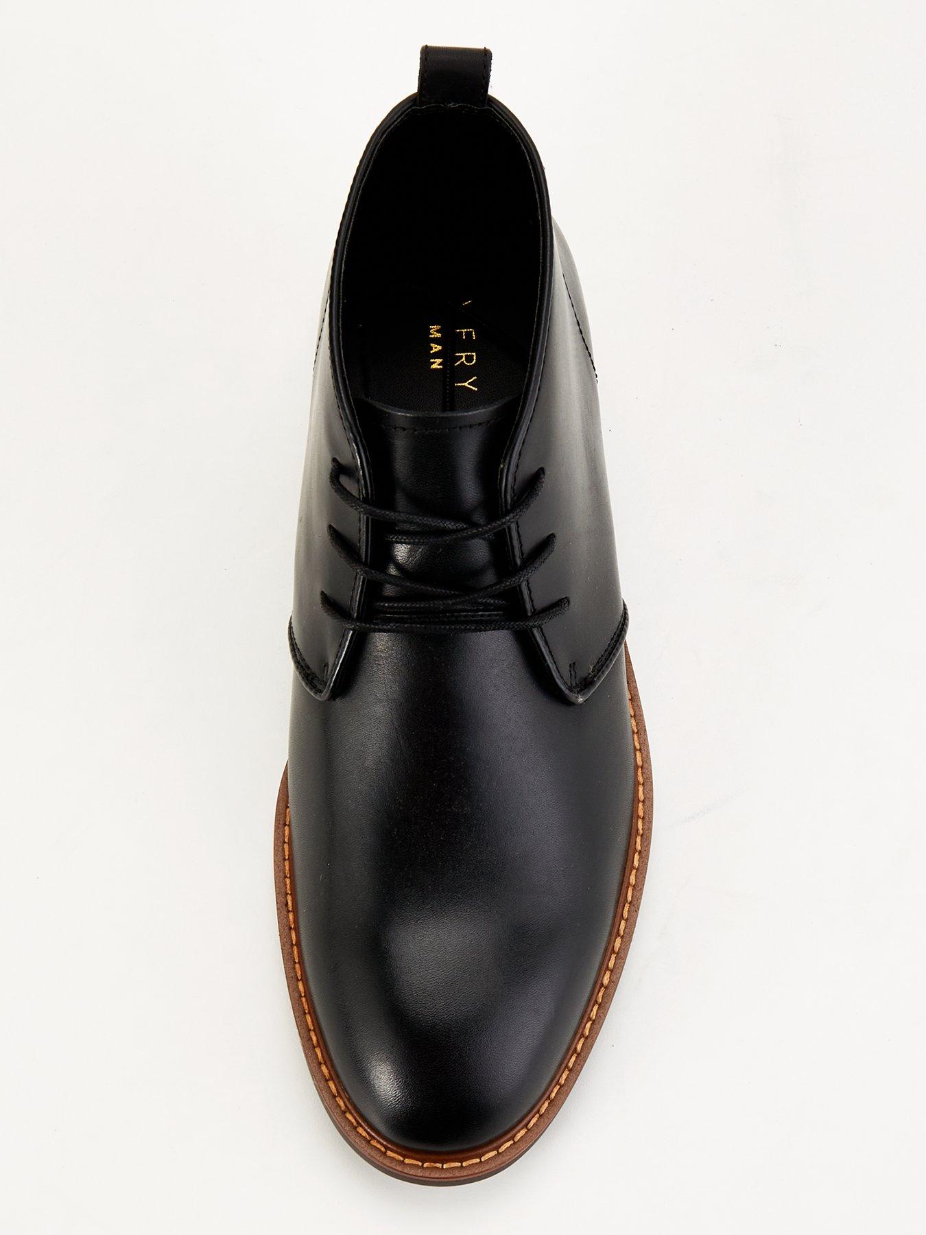 very-man-leather-chukka-boot-blackoutfit